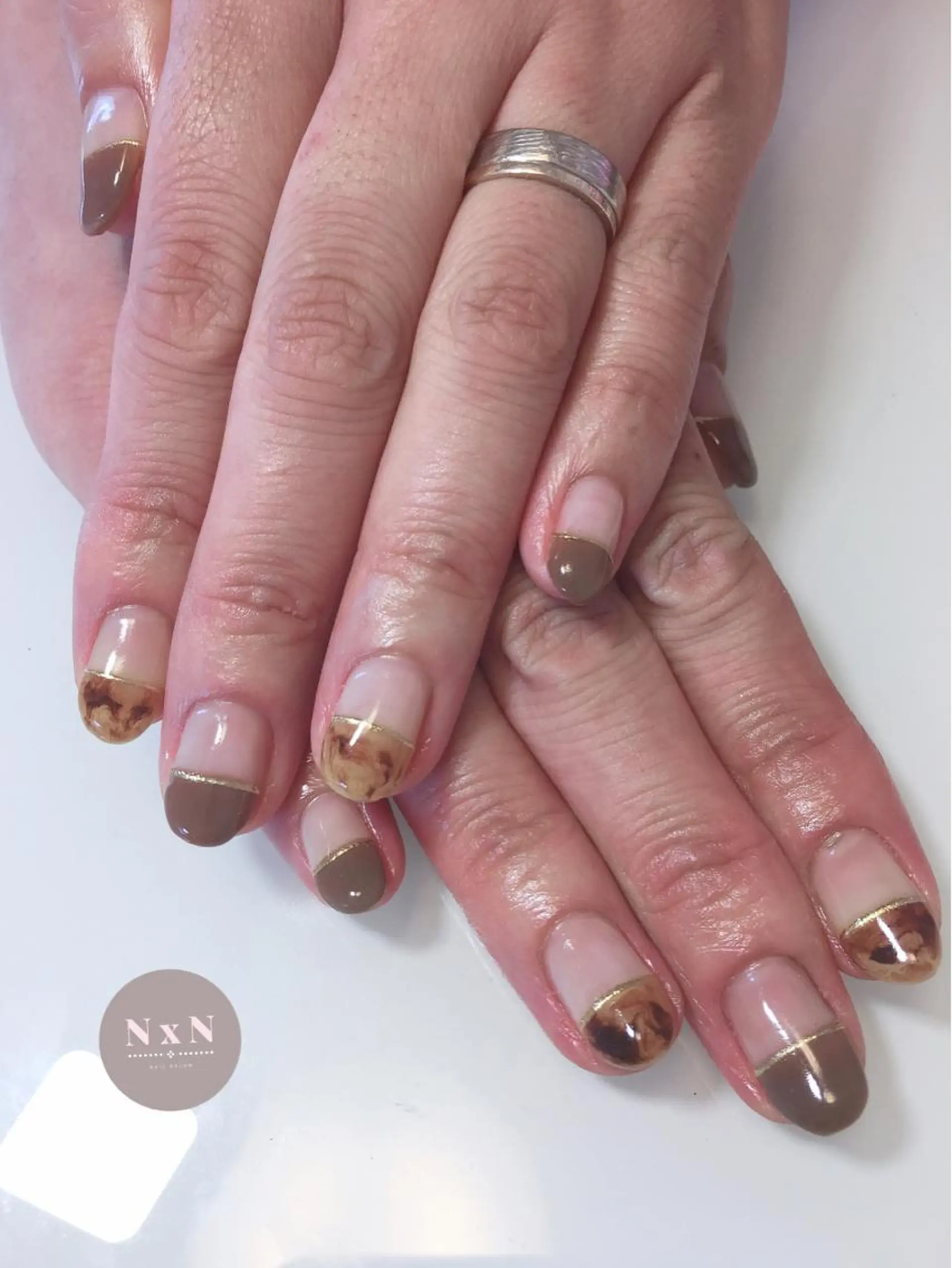 ネイル べっ甲ネイル ブラウン フレンチネイル ジェルネイル ぷっくりネイル nail salon N×Nのネイルデザイン