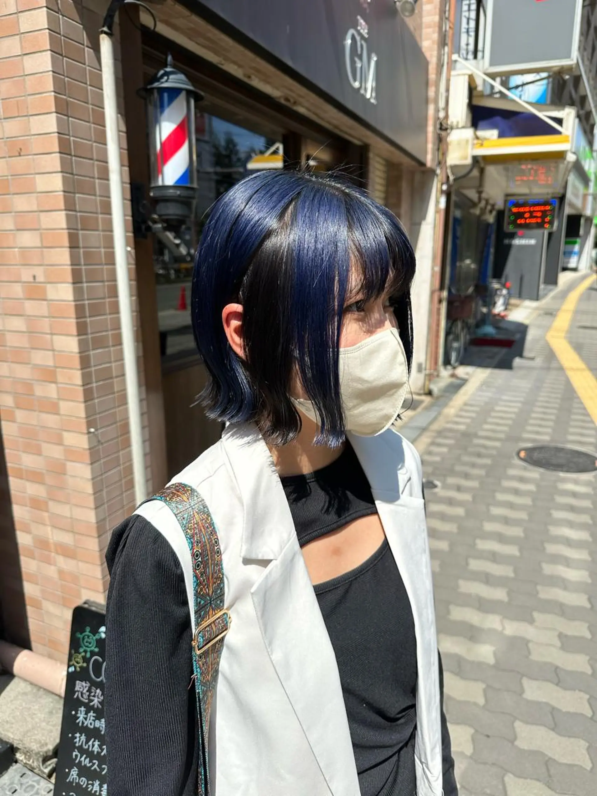 ミディアム カラー ブルーカラー ブルーパープル パープルカラー カット ヘアカラー トリートメント 上田 紗也のヘアスタイル