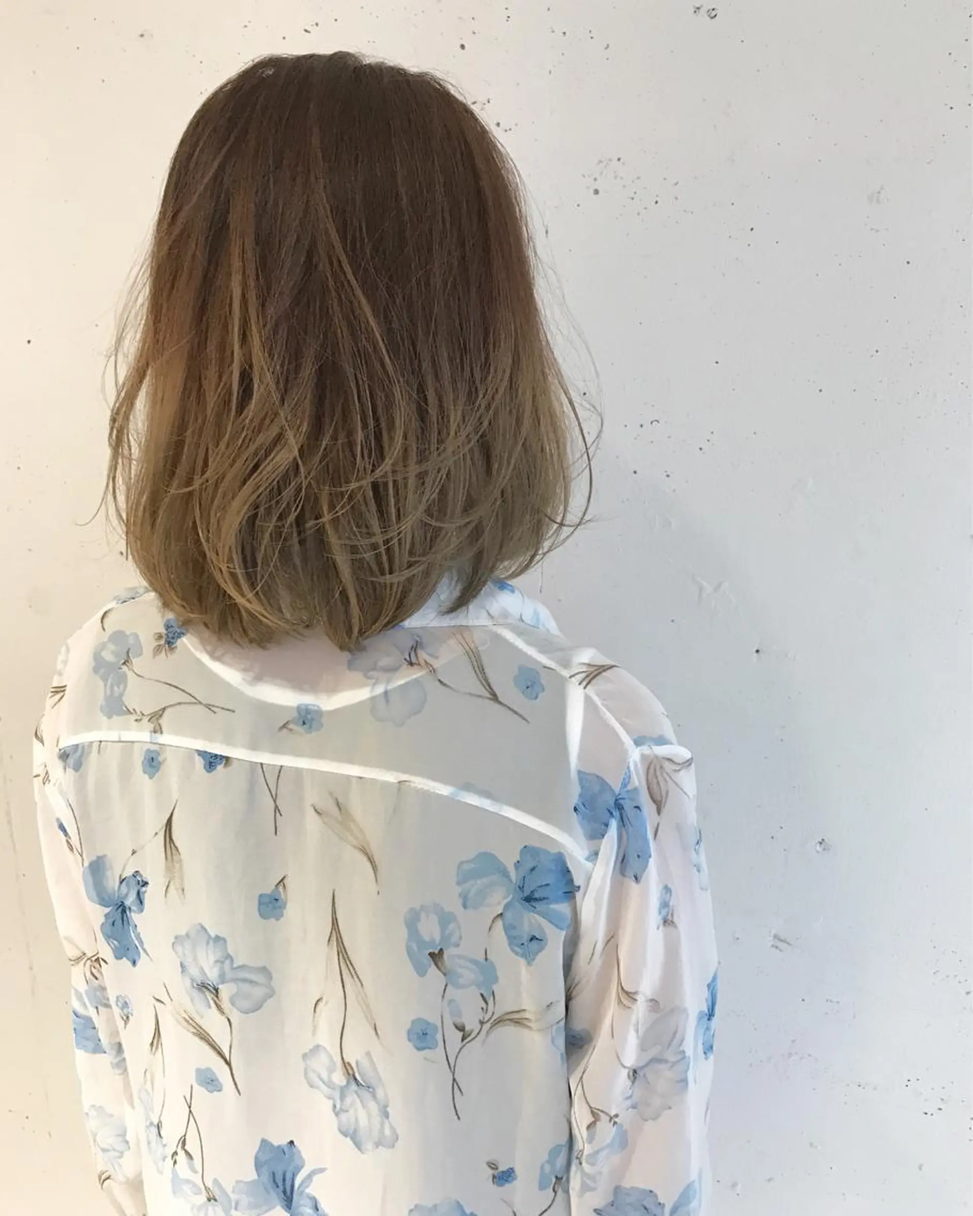 ミディアム レイヤーカット ミルクティーベージュ 山本勝志のヘアスタイル