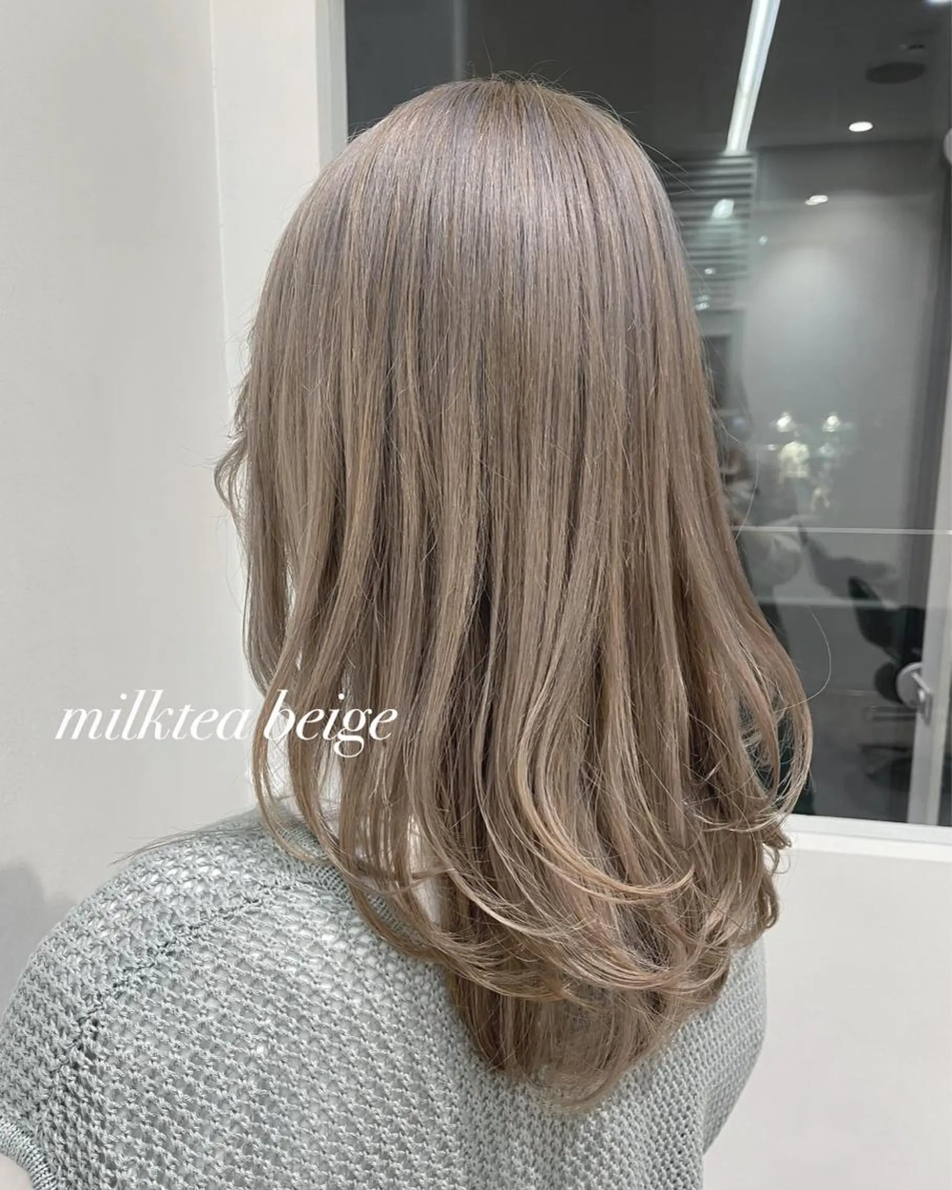 ロング カラー ベージュカラー ミルクティーベージュ ヘアカラー 森 愛佳のその他イメージ