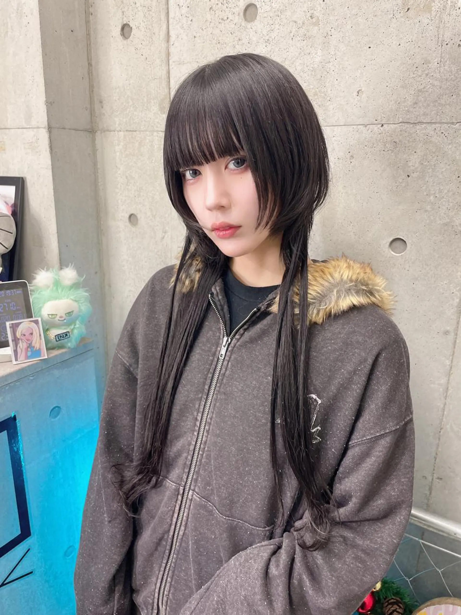 カラー ミディアム ヘアカラー ウルフカットデザイン カラー特化アールイーのヘアスタイル
