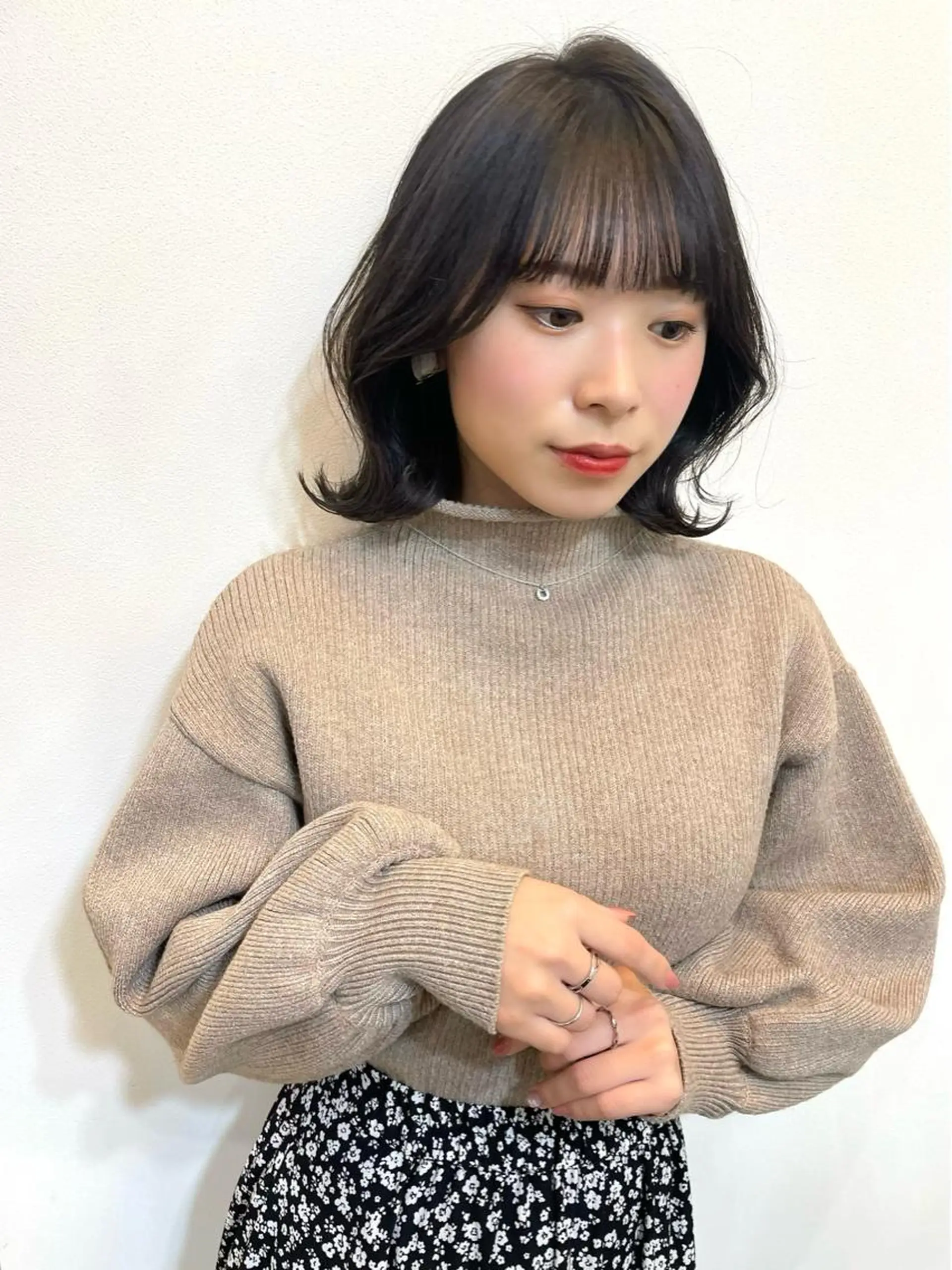 ミディアム カラー 黒髪 ブリーチ ブルーカラー ブルーブラック ケアブリーチ ブリーチなしカラー 特化　　kaiのヘアスタイル