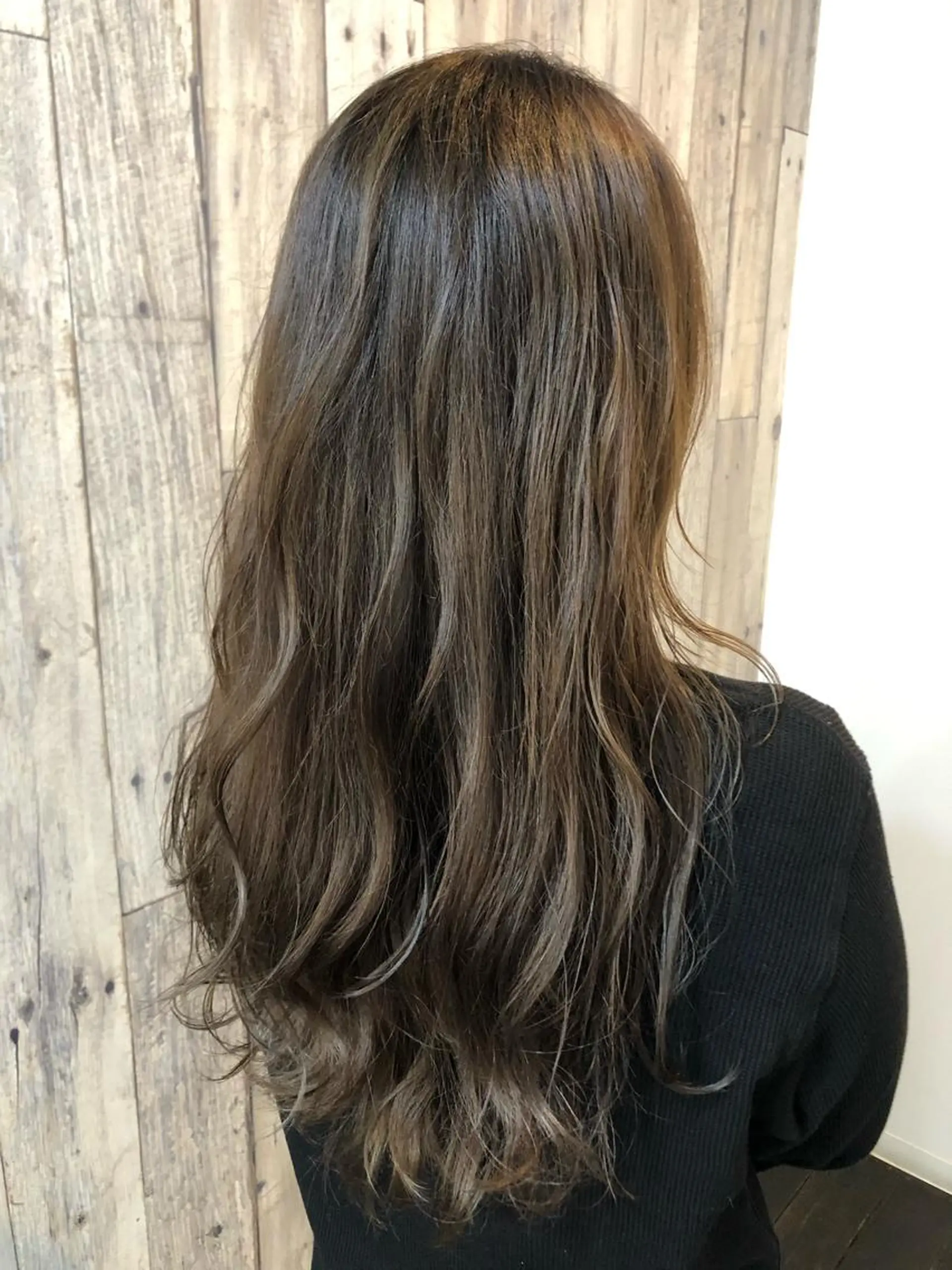 ロング カラー グラデーションカラー グレージュ ハイライトカラー ハイライト ATOLL所属・ATOLL 武藤のヘアスタイル