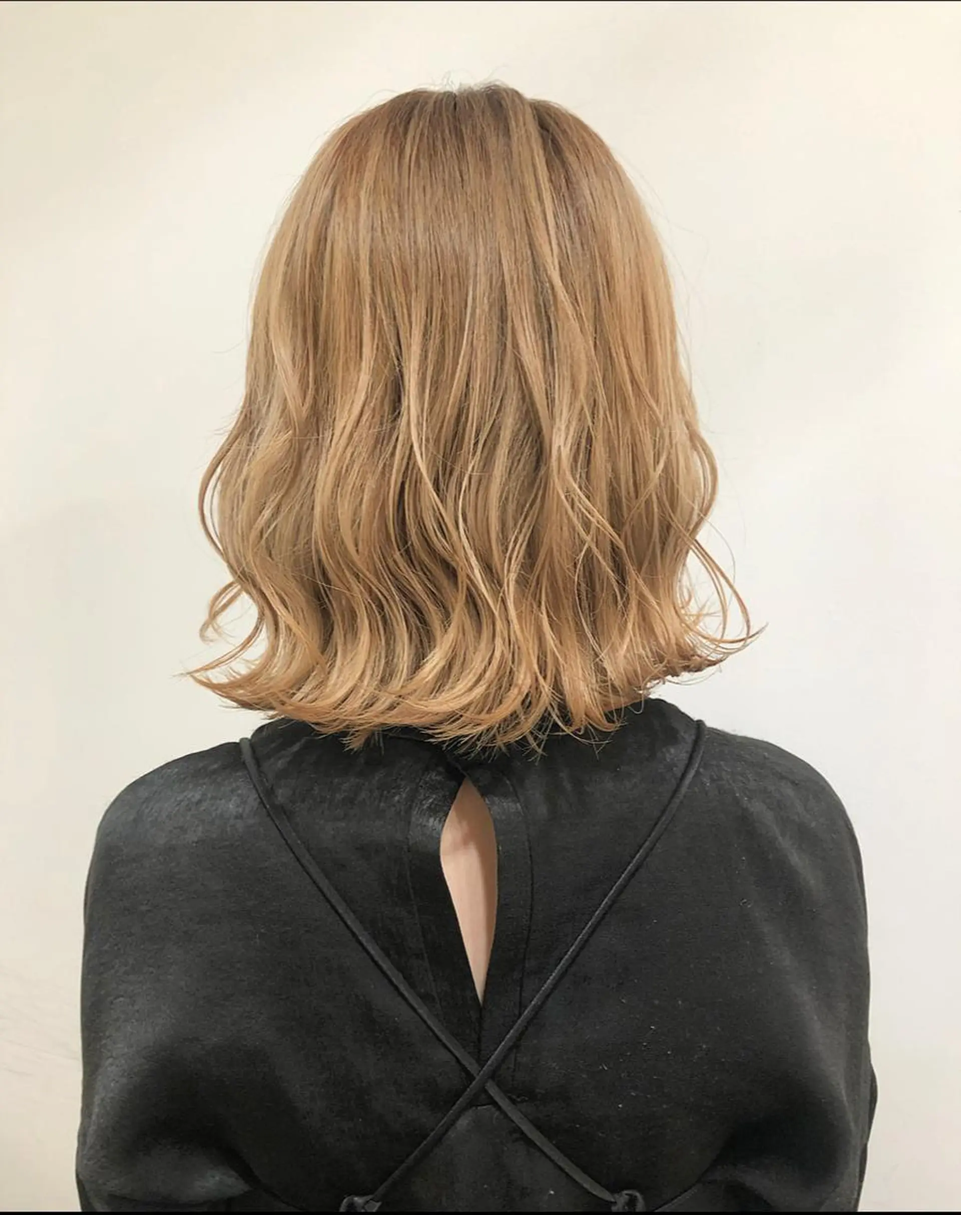 ミディアム カラー ベージュカラー ブリーチ あべ ゆうかのヘアスタイル