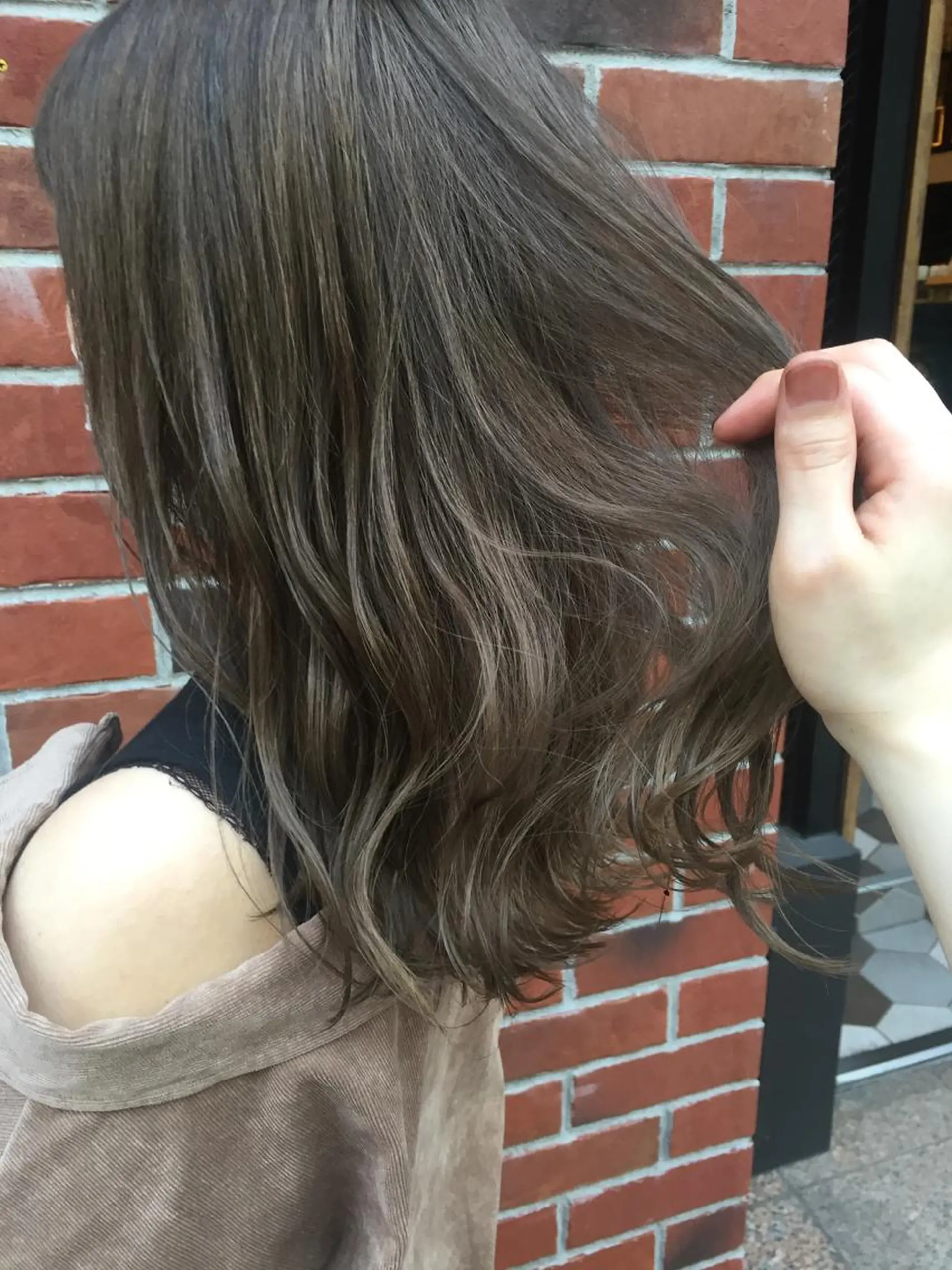 セミロング カラー ベージュカラー ブリーチ 透明感カラー フォギーベージュ ハイライトカラー ヘアカラー 髪質改善/痛ませ ないカラー/西村航大のヘアスタイル