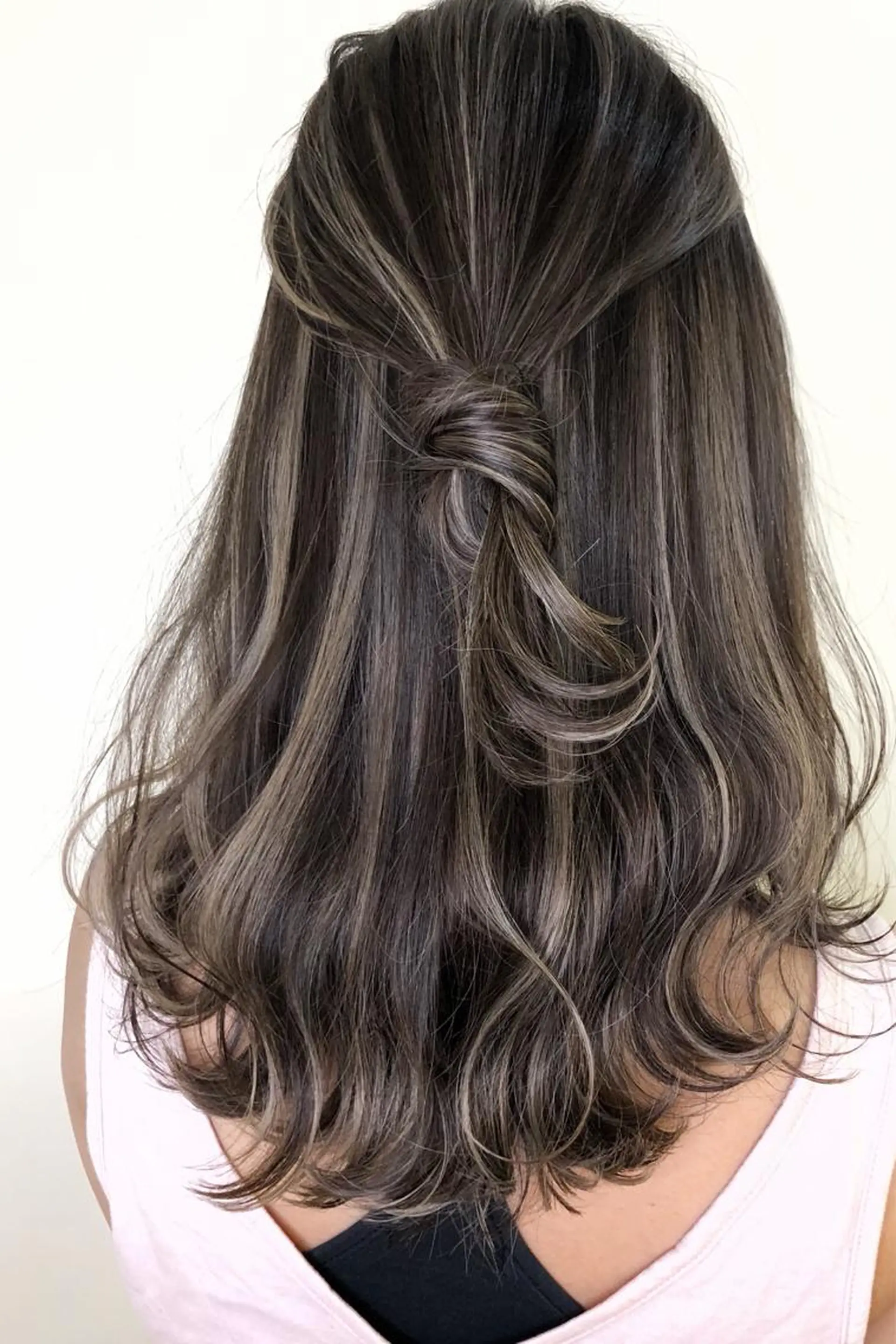 ミディアム ハイライト 可児 令路のヘアスタイル