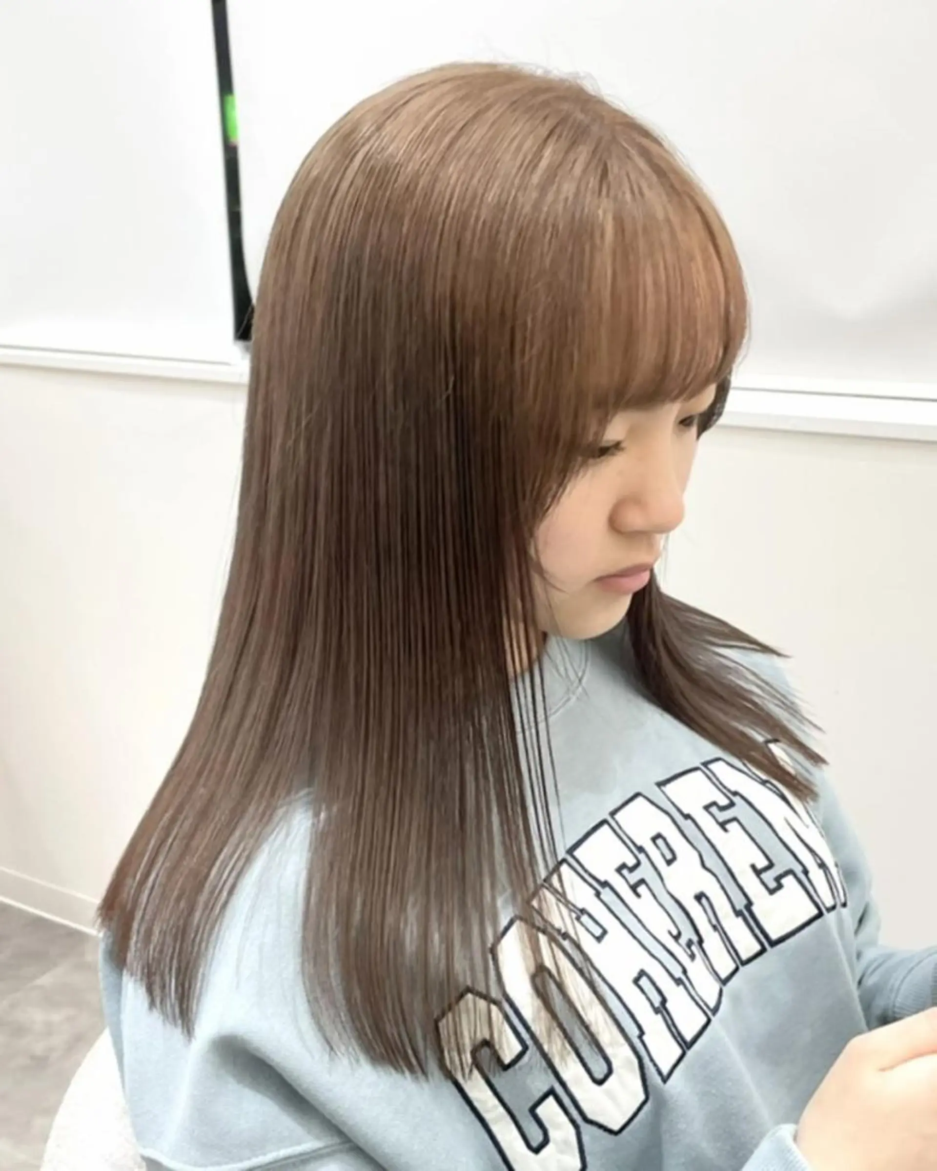 ロング カラー ベージュカラー ブリーチ ミルクティーベージュ カット ヘアカラー トリートメント Saki サキのヘアスタイル