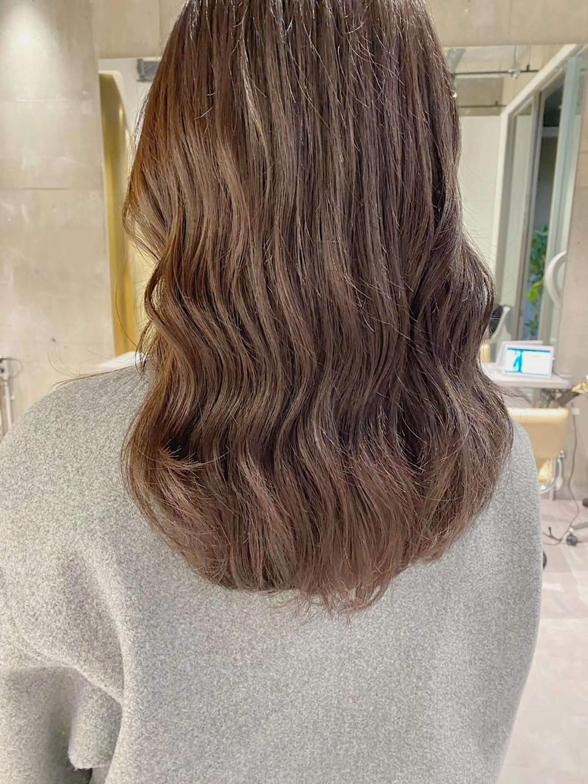 ロング ラベンダーベージュ カット ヘアカラー すぎもと さき⚡️ 朝ラク・*パーマのヘアスタイル