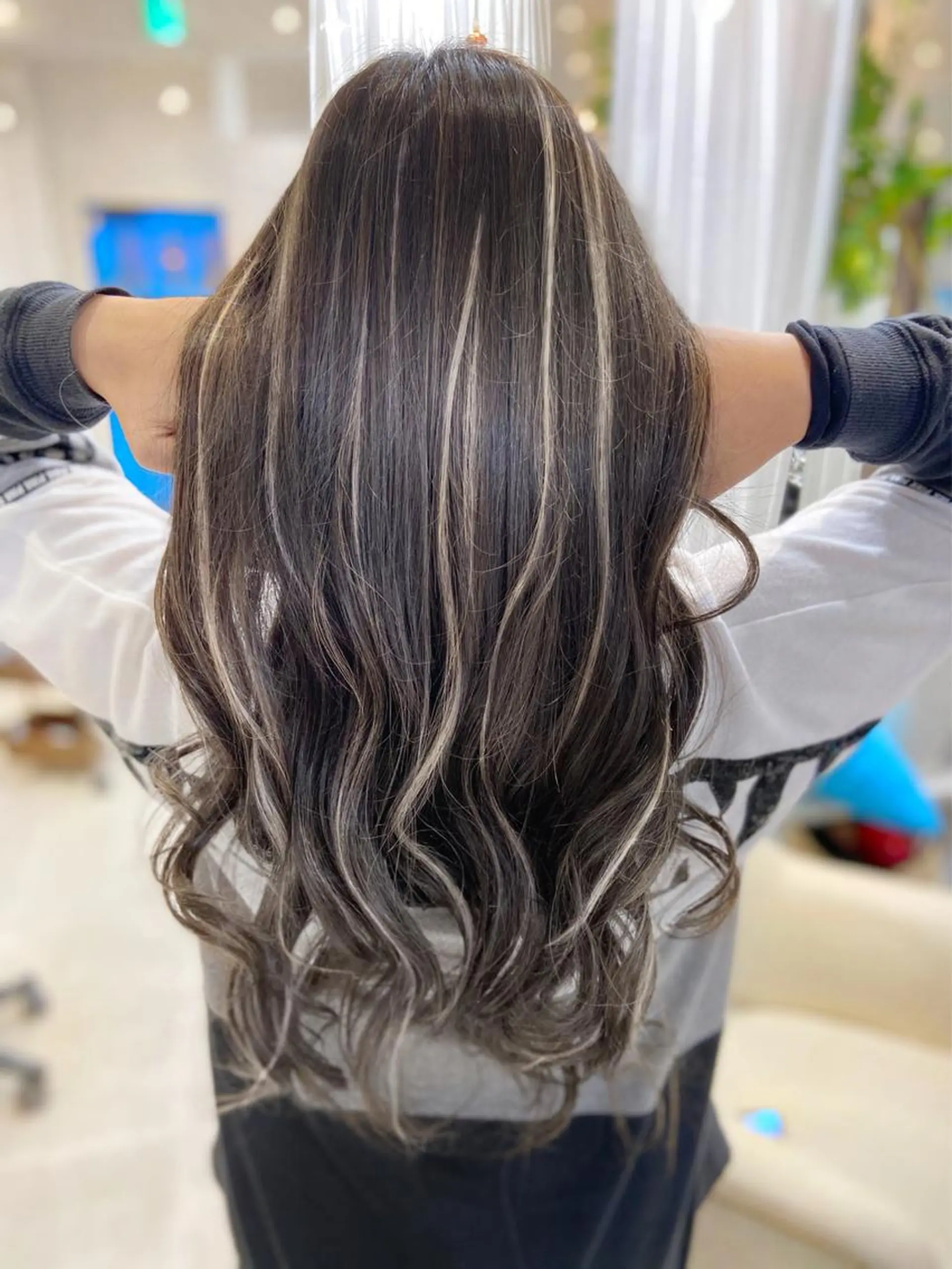 ロング カラー ヘアアレンジ ハイライトカラー ハイライト ヘアカラー トリートメント Shelltie Fiel (シェルティフィエル)所属・次世代シールエクステ 錦糸町 小泉 朋之のヘアスタイル