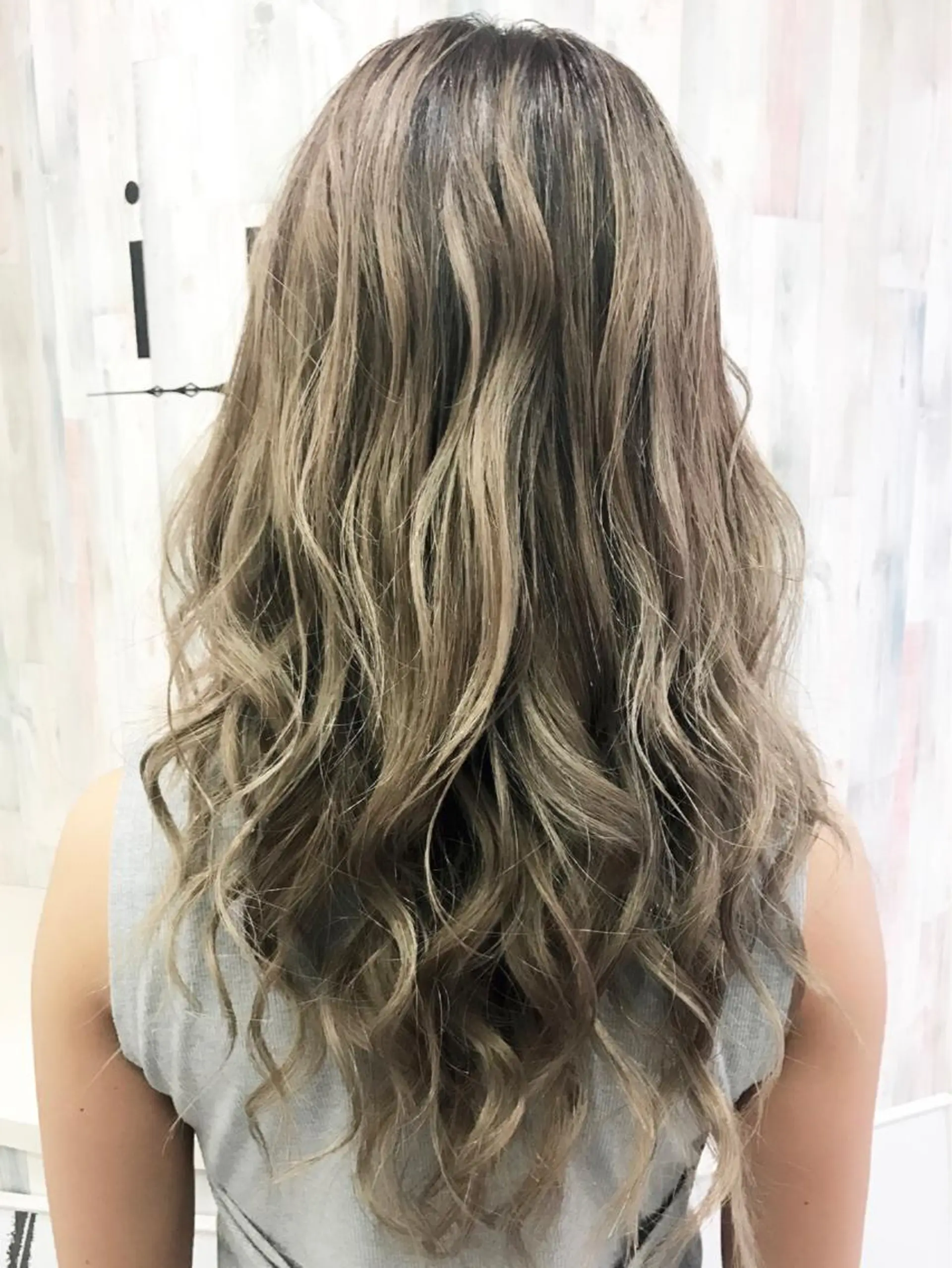 ロング カラー ハイライトカラー 3Dハイライト ハイライト 前髪カット無料🎉 髪質改善✨影山湧市のヘアスタイル