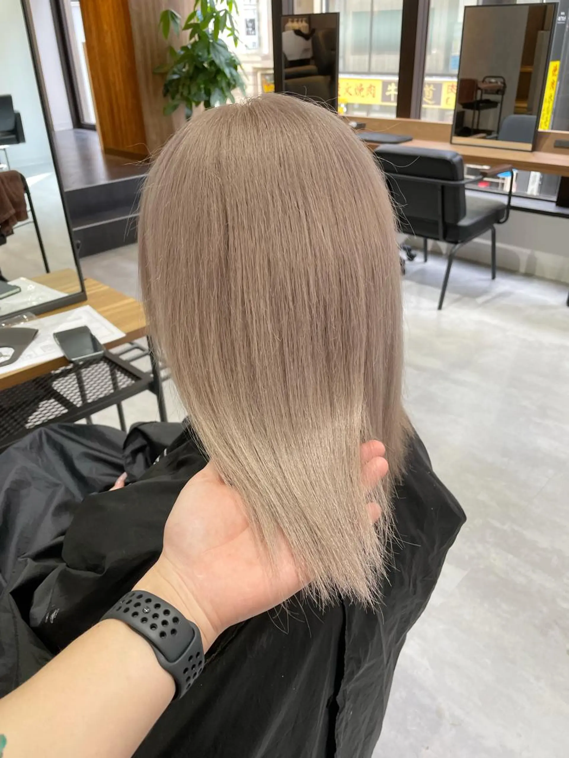 セミロング カラー ベージュカラー 透明感カラー ダブルカラー ハイトーンカラー ミルクティーベージュ 池袋🧡ダブルカラー /馴染ませエクステのヘアスタイル