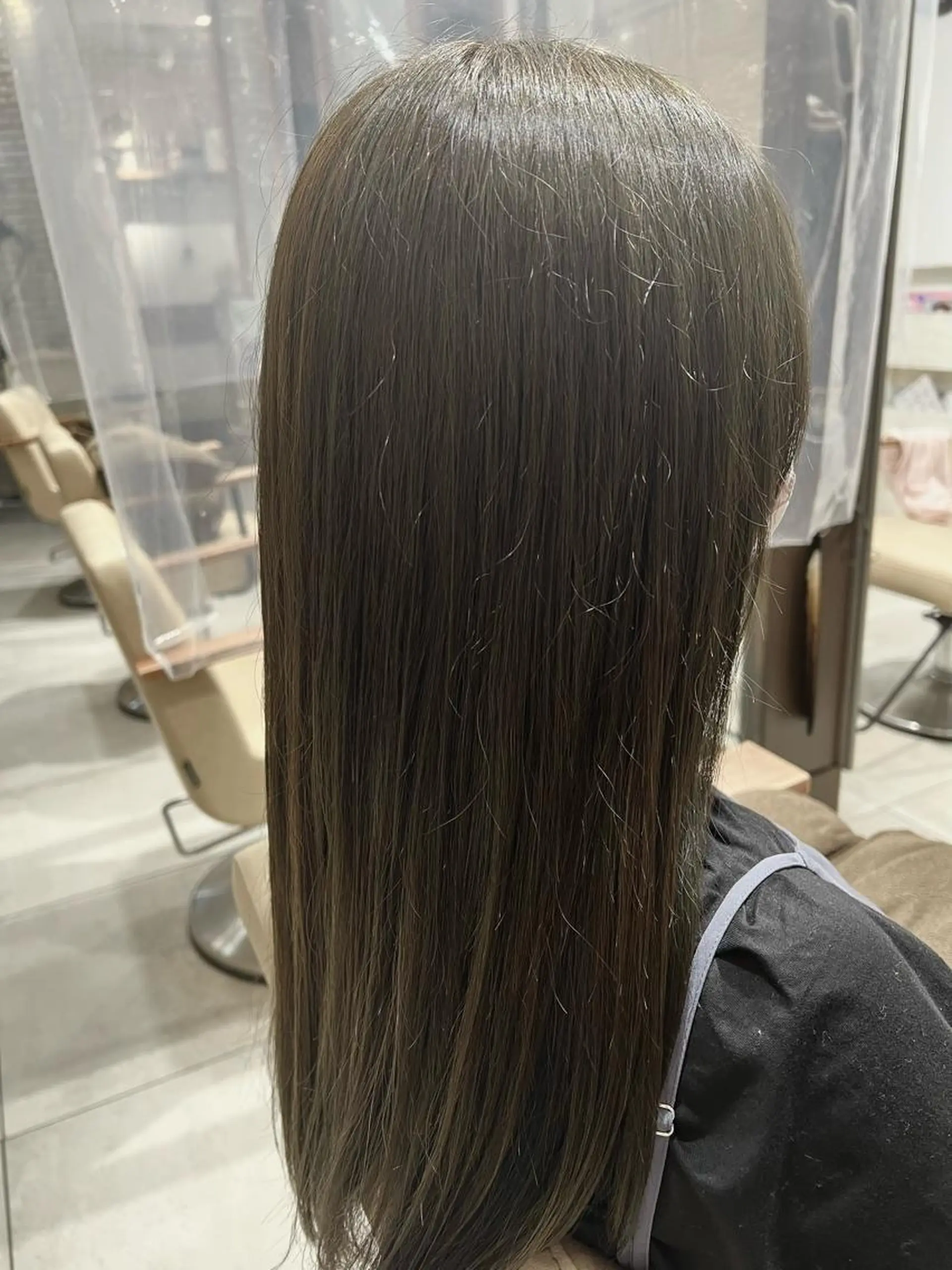 ロング カラー グレージュ オリーブグレージュ オリーブグレー カット ヘアカラー 城 梨音のヘアスタイル