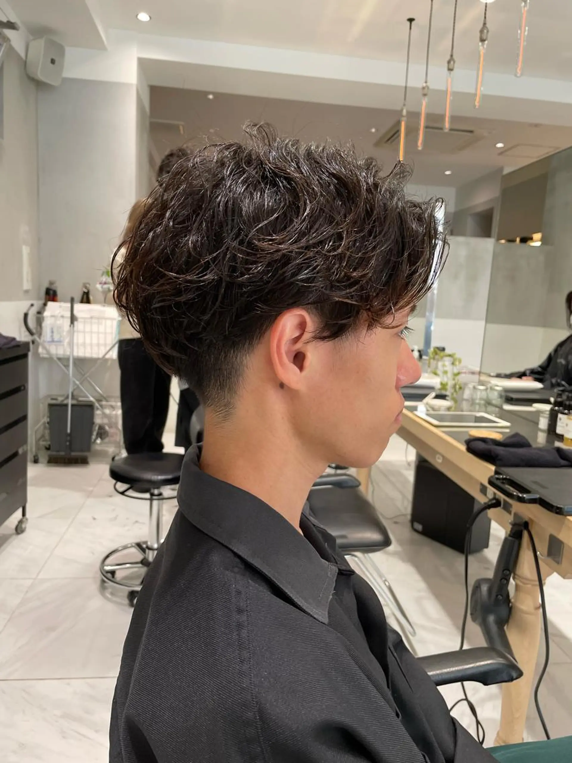 メンズ カット パーマ トリートメント ヘッドスパ ヘアセット 透明感ブリーチ カラー✨有坂映哉のヘアスタイル