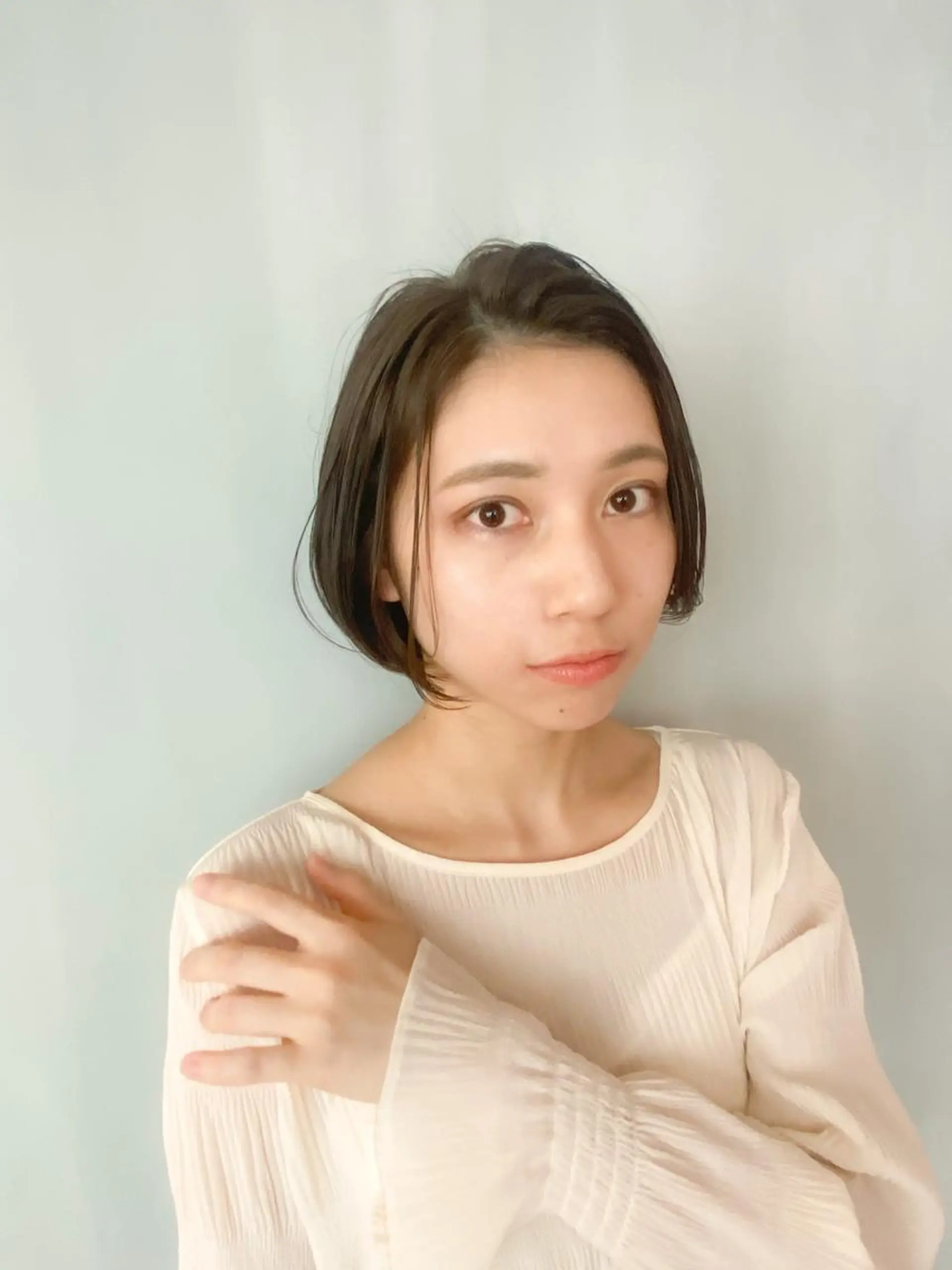 ショート ショートヘア カット ヘアカラー トリートメント オーストヘアージジ所属・TAI透明カラー 柔らかい縮毛矯正のヘアスタイル