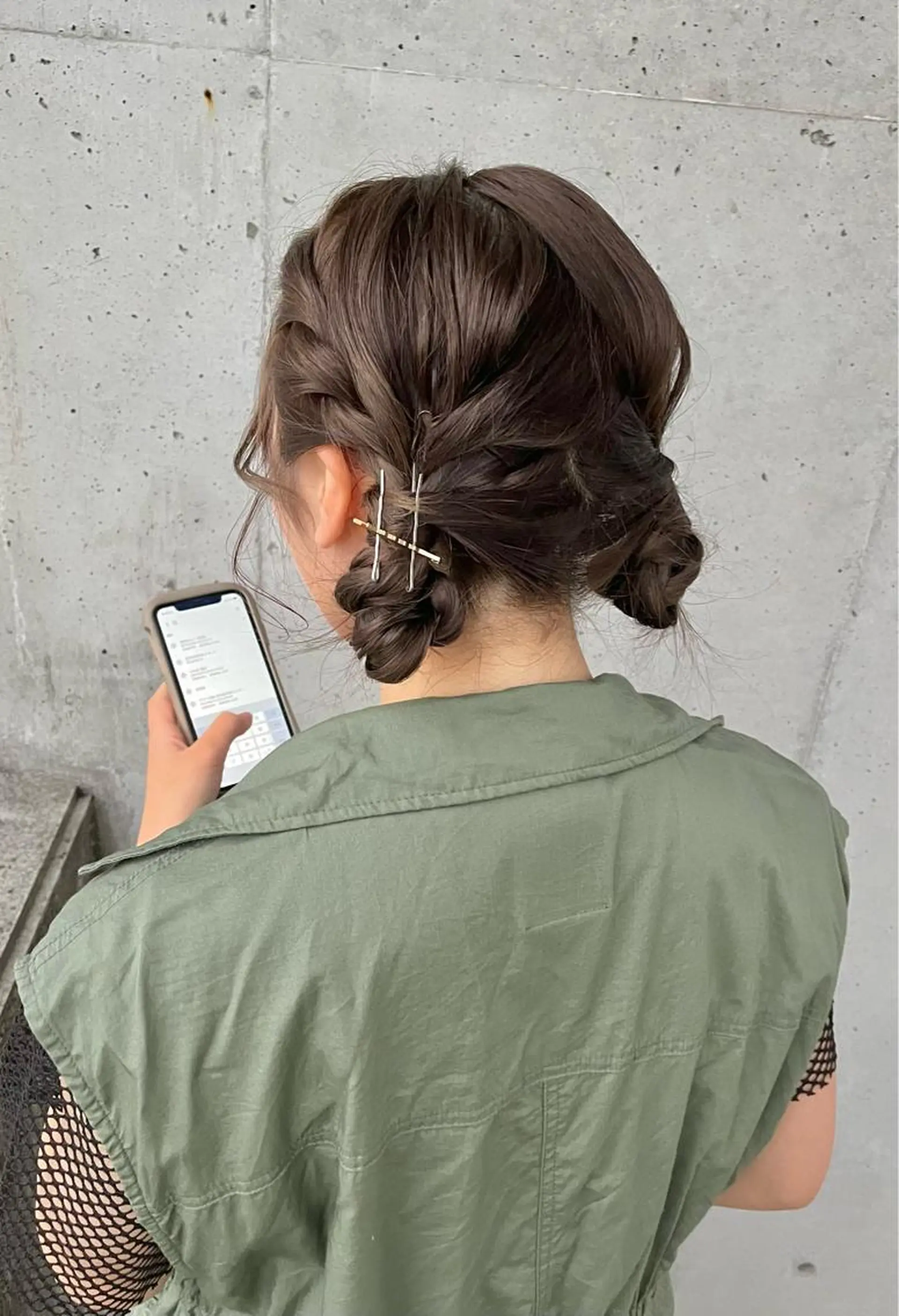 セミロング カラー ヘアアレンジ カチューシャ 栗林 姫花のヘアスタイル