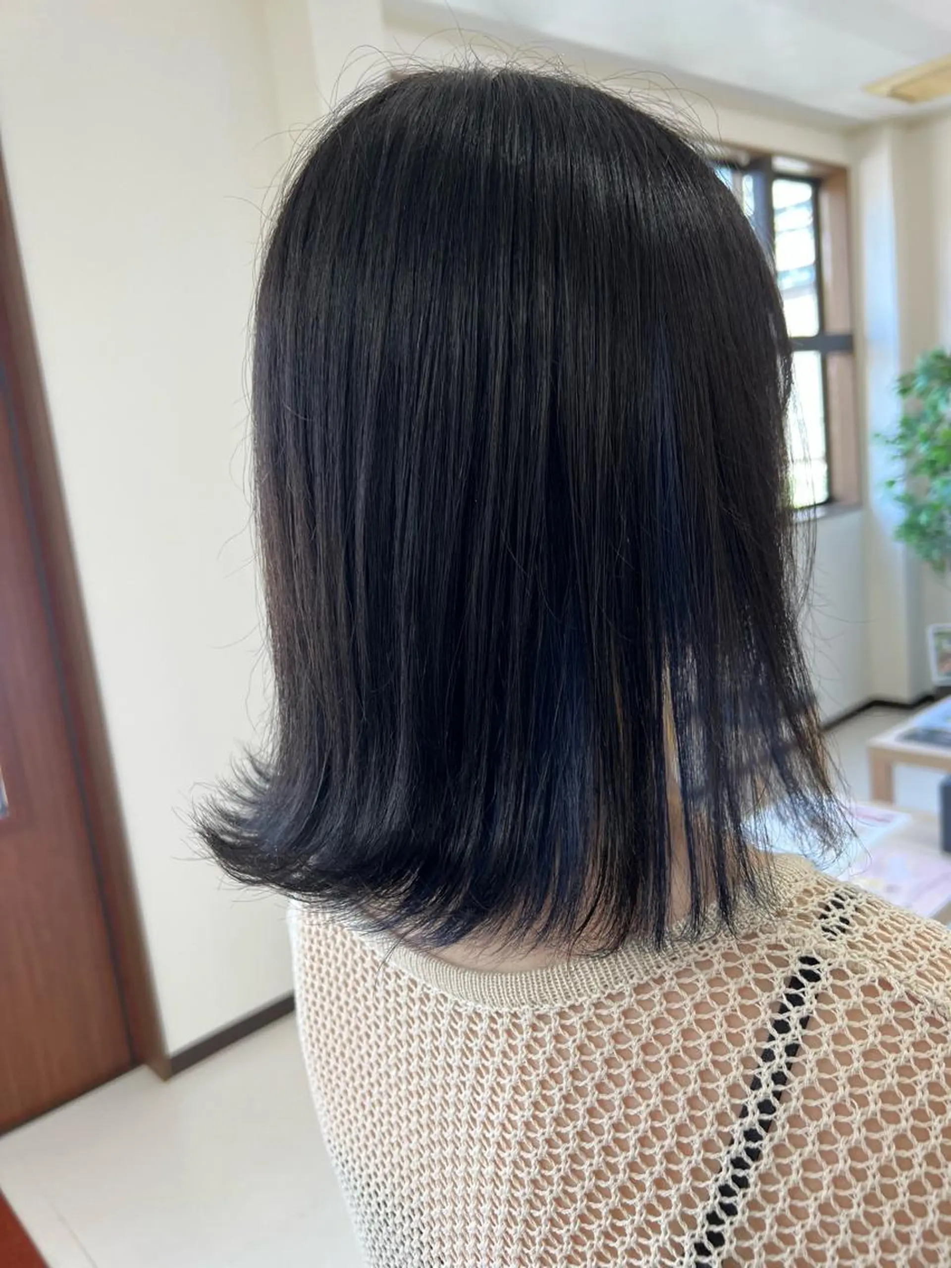 ミディアム カラー 切りっぱなしボブ ブリーチ ケアブリーチ ハイトーンカラー ボブ カット 松本 菜那のヘアスタイル