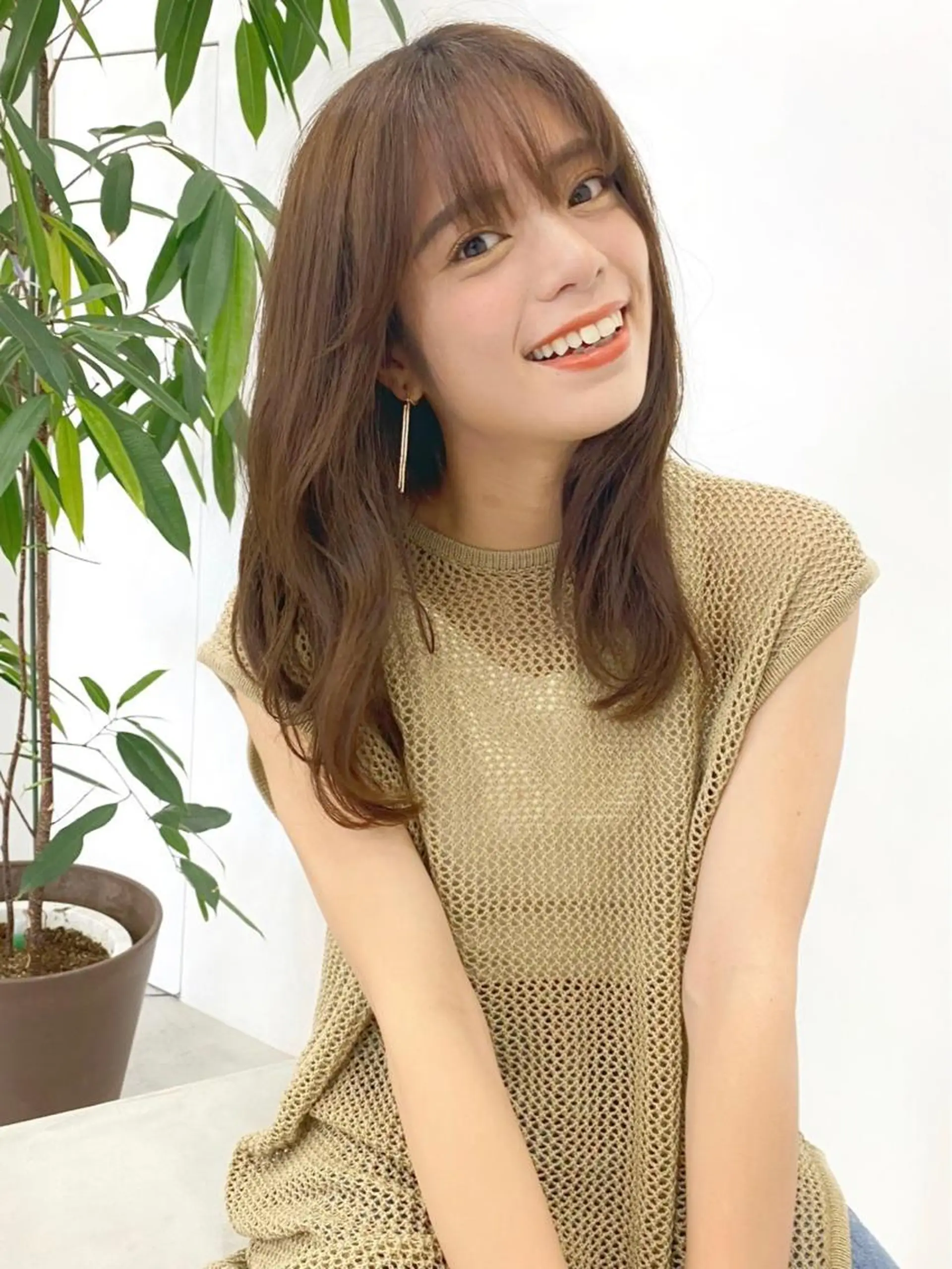 ロング カラー ショコラグレージュ グレージュ 韓国風ヘア コテ巻き風パーマ 韓国風パーマ 無重力のヘアスタイル