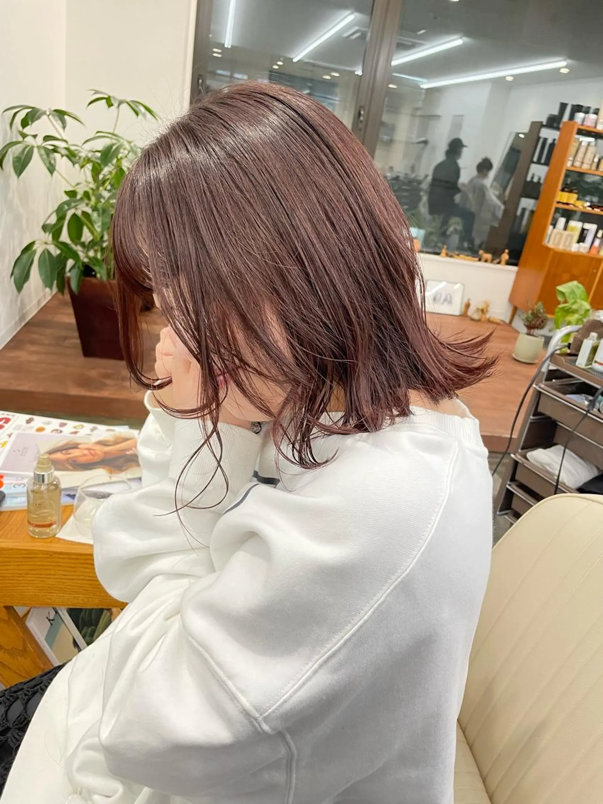 ミディアム カラー ブラウンカラー ピンクカラー ピンクブラウン pole所属・【pole】 minaのヘアスタイル