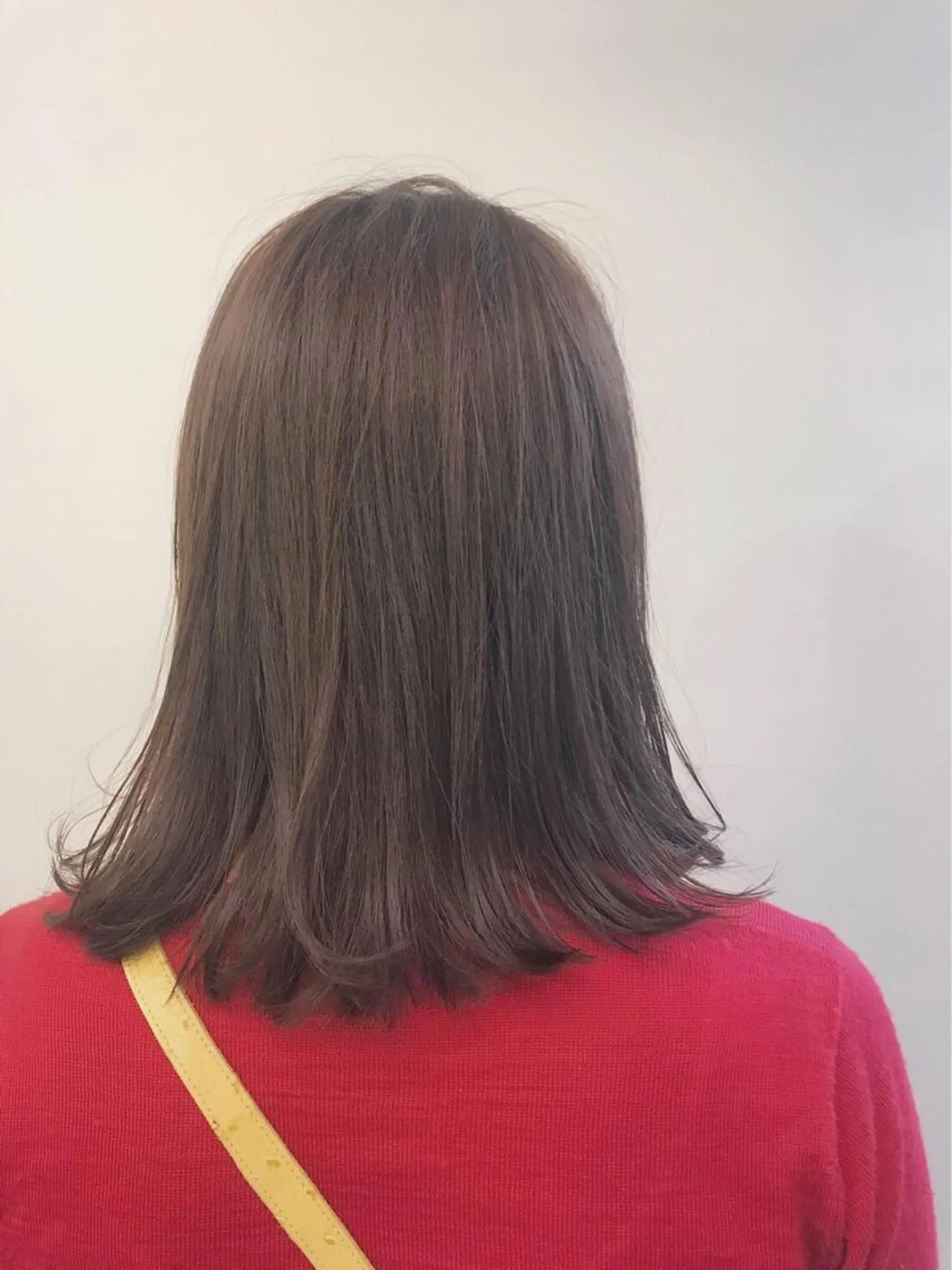 ミディアム カラー ベージュカラー ピンクカラー ピンクベージュ カット ヘアカラー 縮毛矯正 トリートメント ぱつっとボブ/ 小野あかねのヘアスタイル