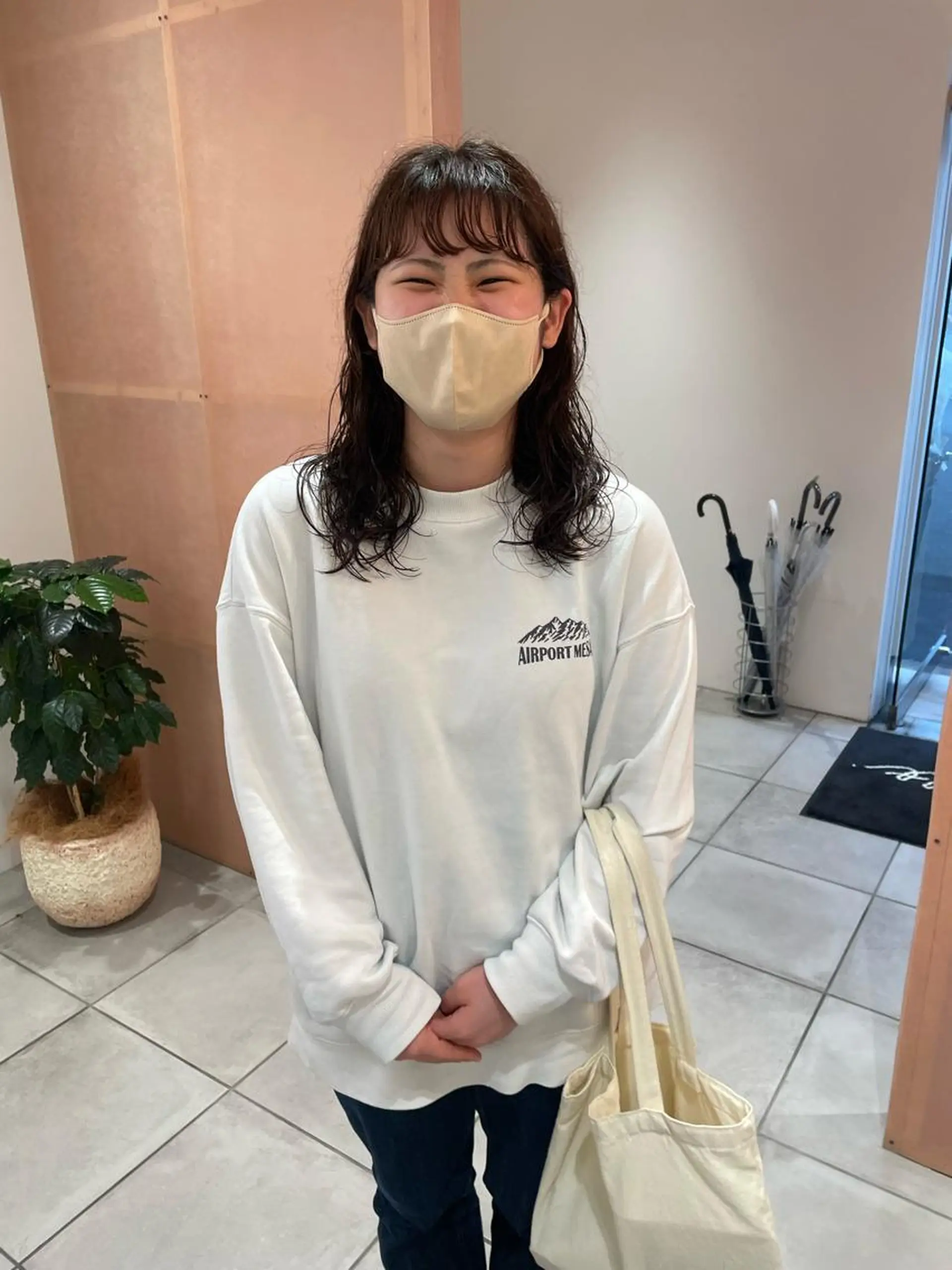 セミロング パーマ 上平 綾菜のヘアスタイル