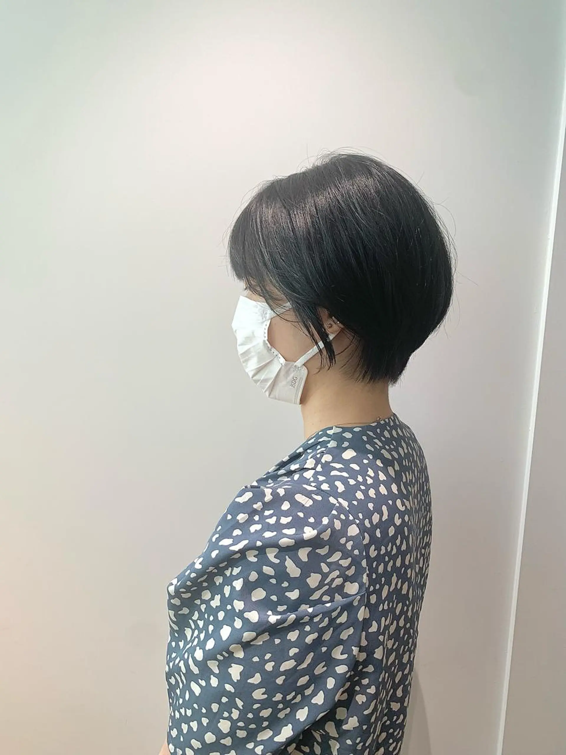 ショート カラー ヘアアレンジ 黒髪 ブルーカラー ブルーブラック ショートヘア カット ヘアカラー トリートメント GO TODAY SHAiRE SALON 梅田店所属・柔らかくすみカラー ボブ/ショートのヘアスタイル