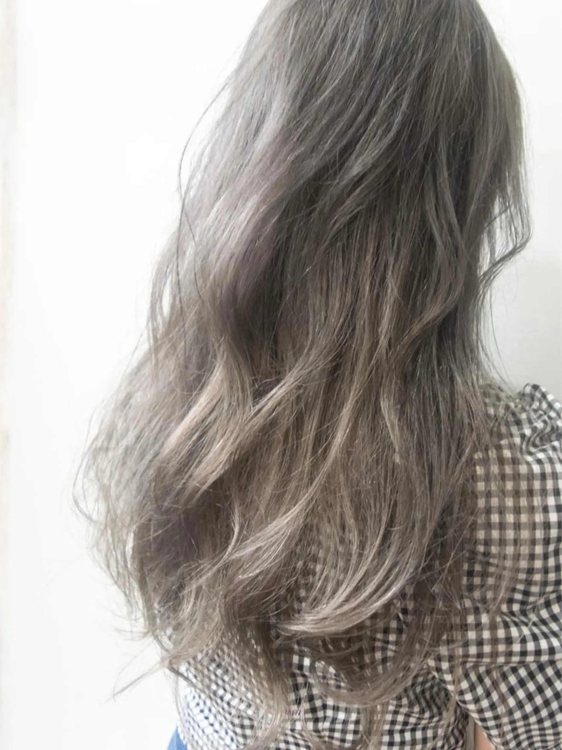 カラー グレージュ ヘアカラー ハイトーンカラー RYUのヘアスタイル