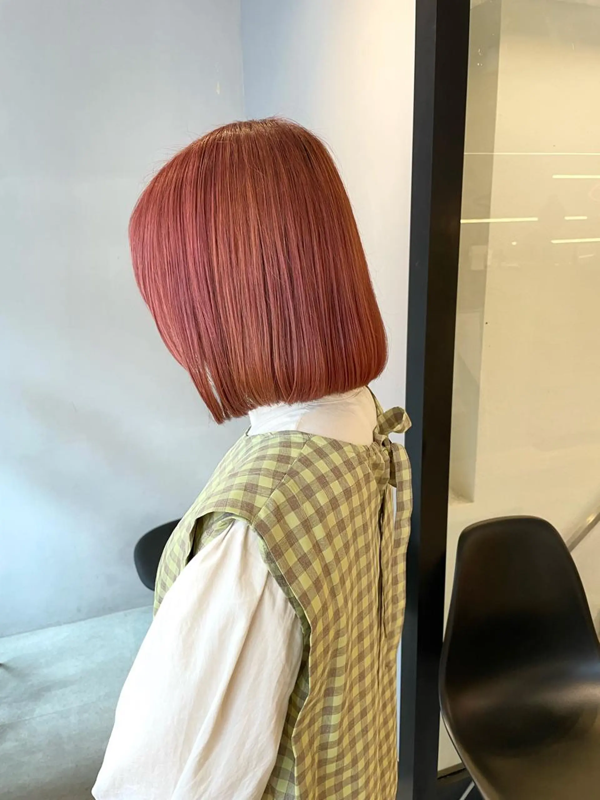 ショート カラー ヘアカラー ぱつっとボブ 古家 佑真のヘアスタイル