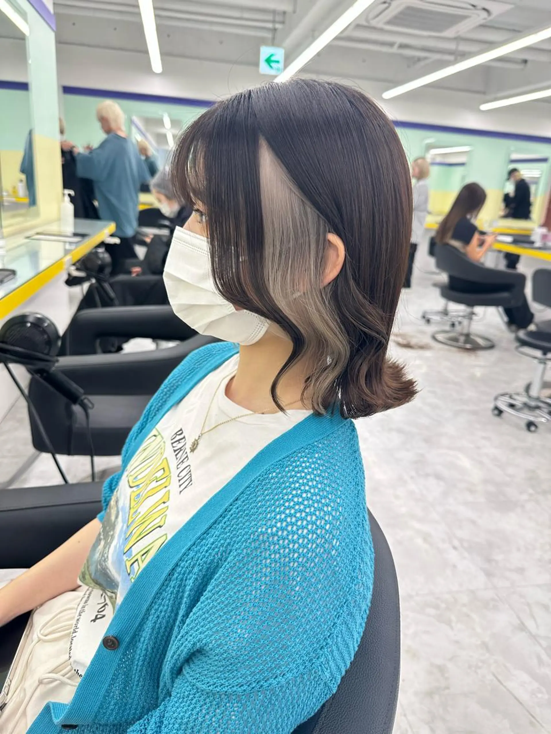 セミロング カラー イヤリングカラー 🪞ハイトーン🪞 🤍waka🤍のヘアスタイル