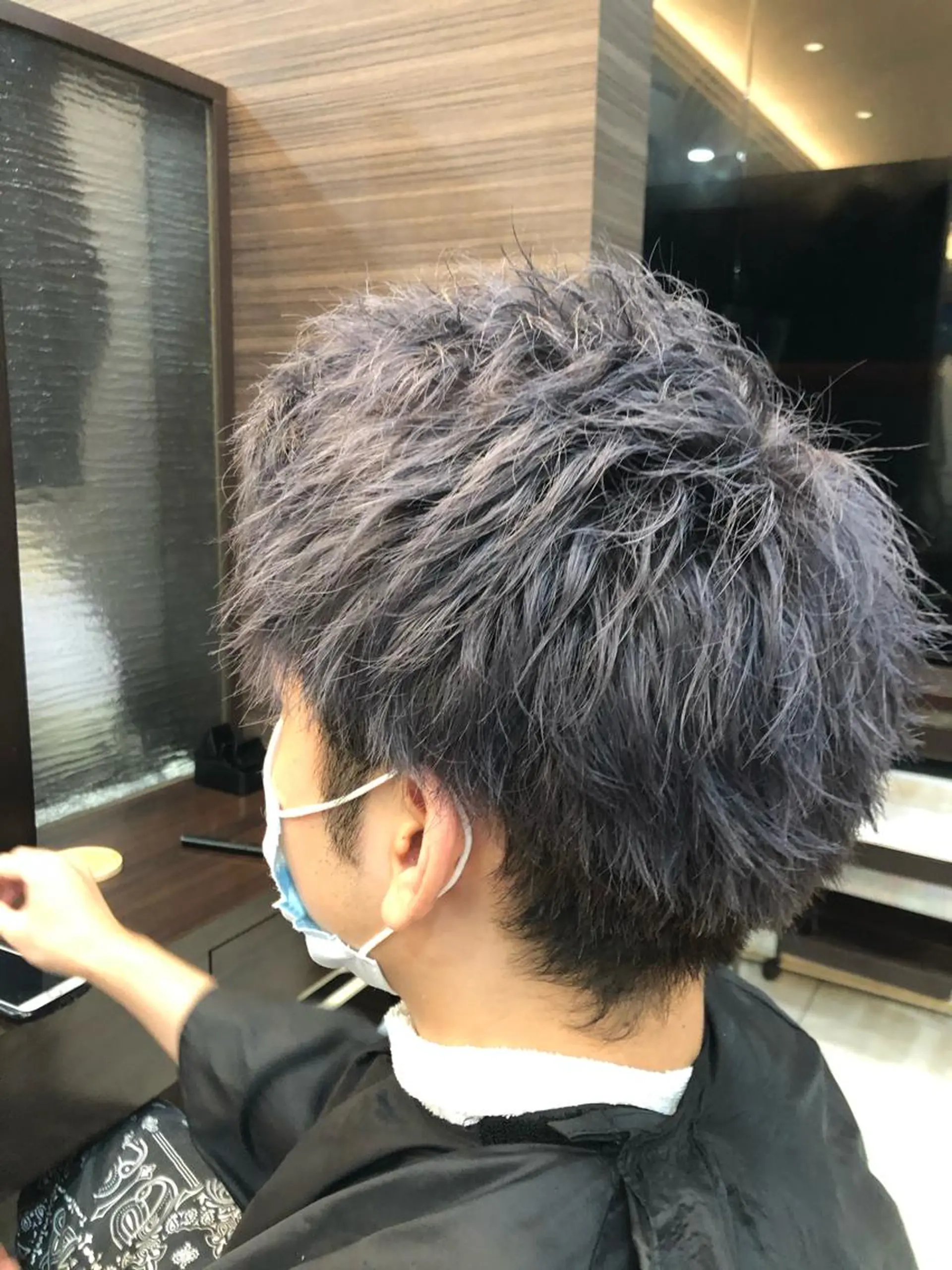 ショート カラー ラベンダーカラー シルバー 小山 雄大のヘアスタイル