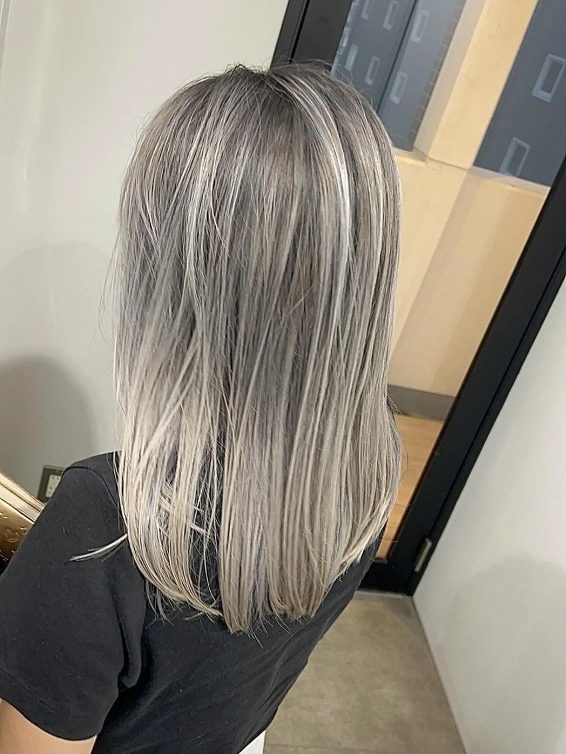 セミロング カラー ブリーチ ダブルカラー ✨【公式】 juhl.横浜✨のヘアスタイル