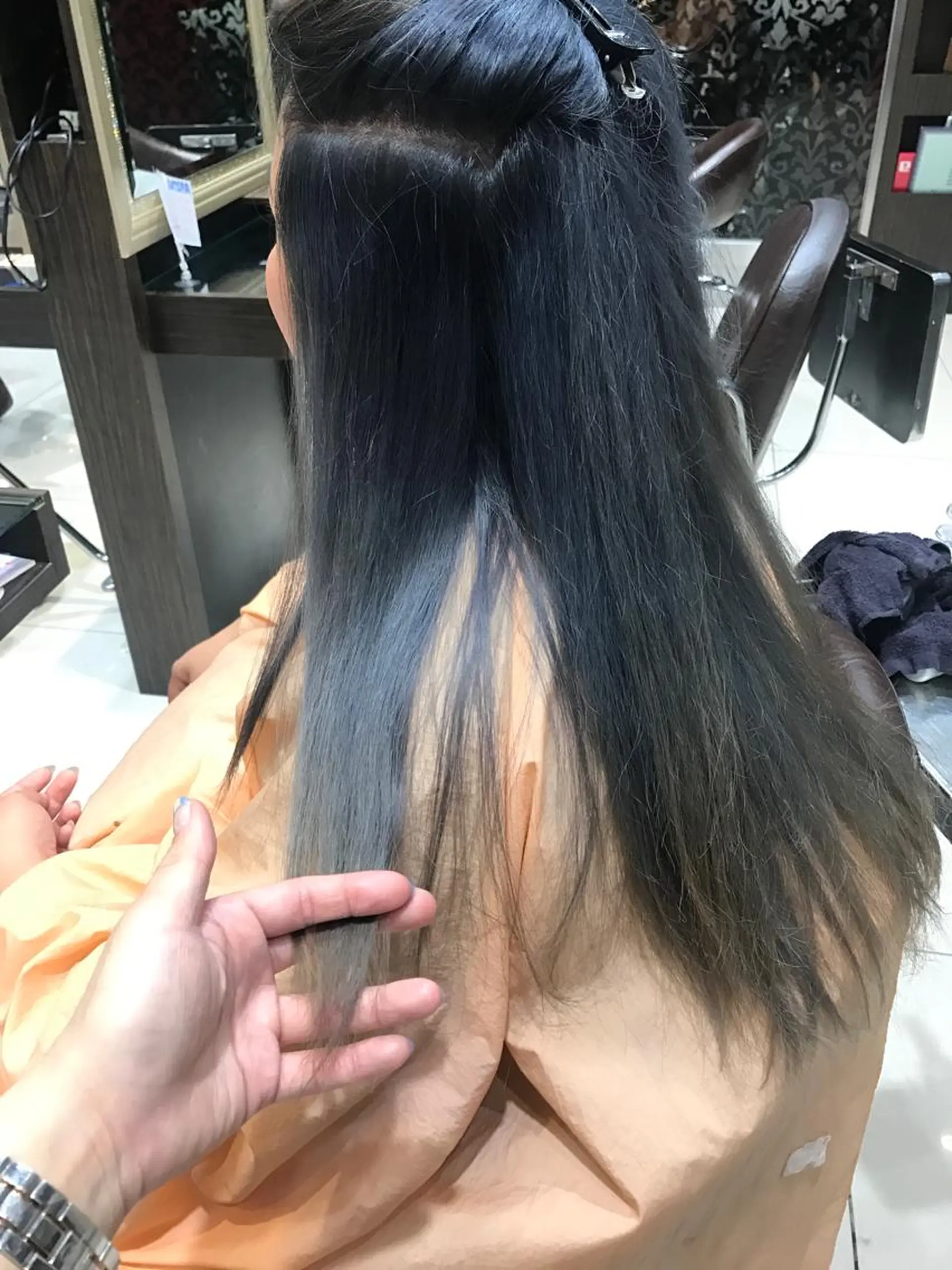 ロング カラー アッシュ ブルーカラー ブルーアッシュ 髪質改善ayame 横山諒のヘアスタイル