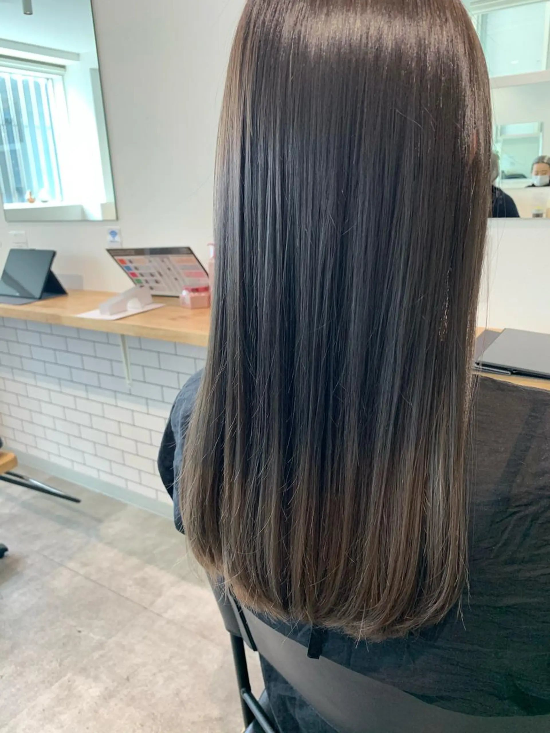 セミロング 大人レイヤー ヨシミカズヤのヘアスタイル