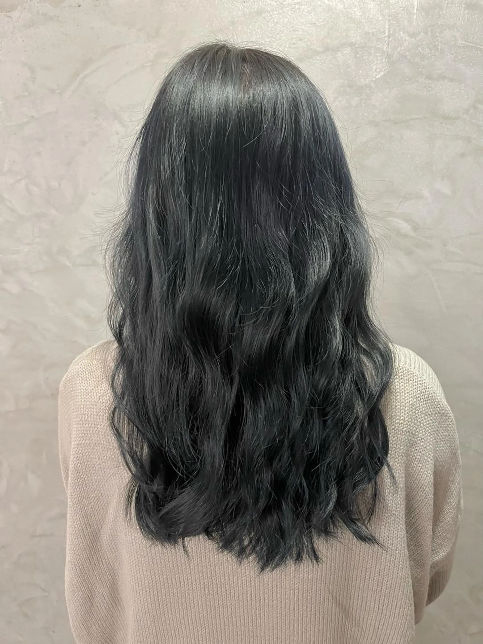 カラー 黒髪 ブルーカラー ブルーブラック FUJINO RYOのヘアスタイル
