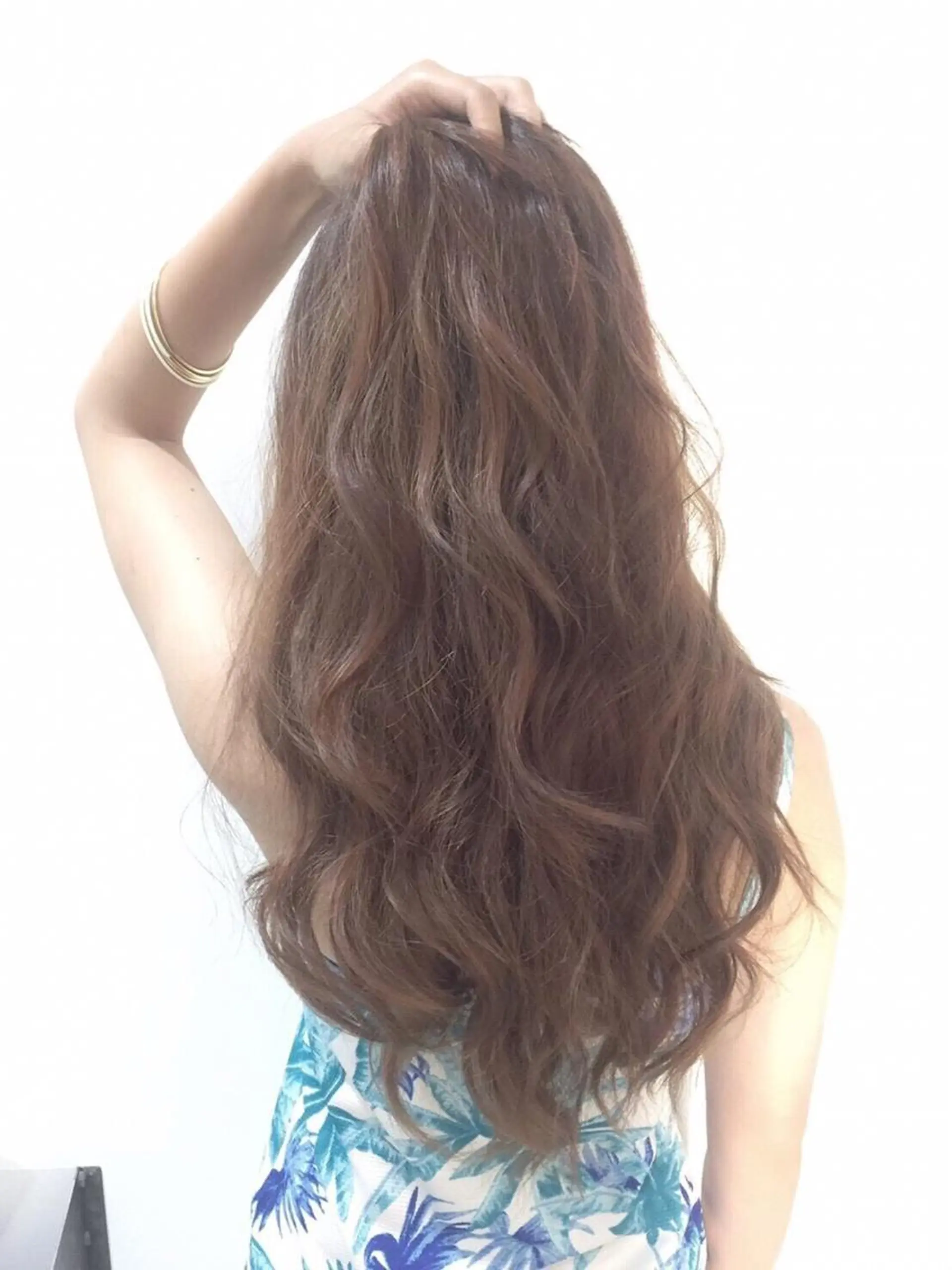 ミディアム カラー パーマ ヘアアレンジ バレイヤージュ ブルーカラー ブルージュ グラデーションカラー ハイライトカラー 指名支持率NO.1 スタイリストのヘアスタイル