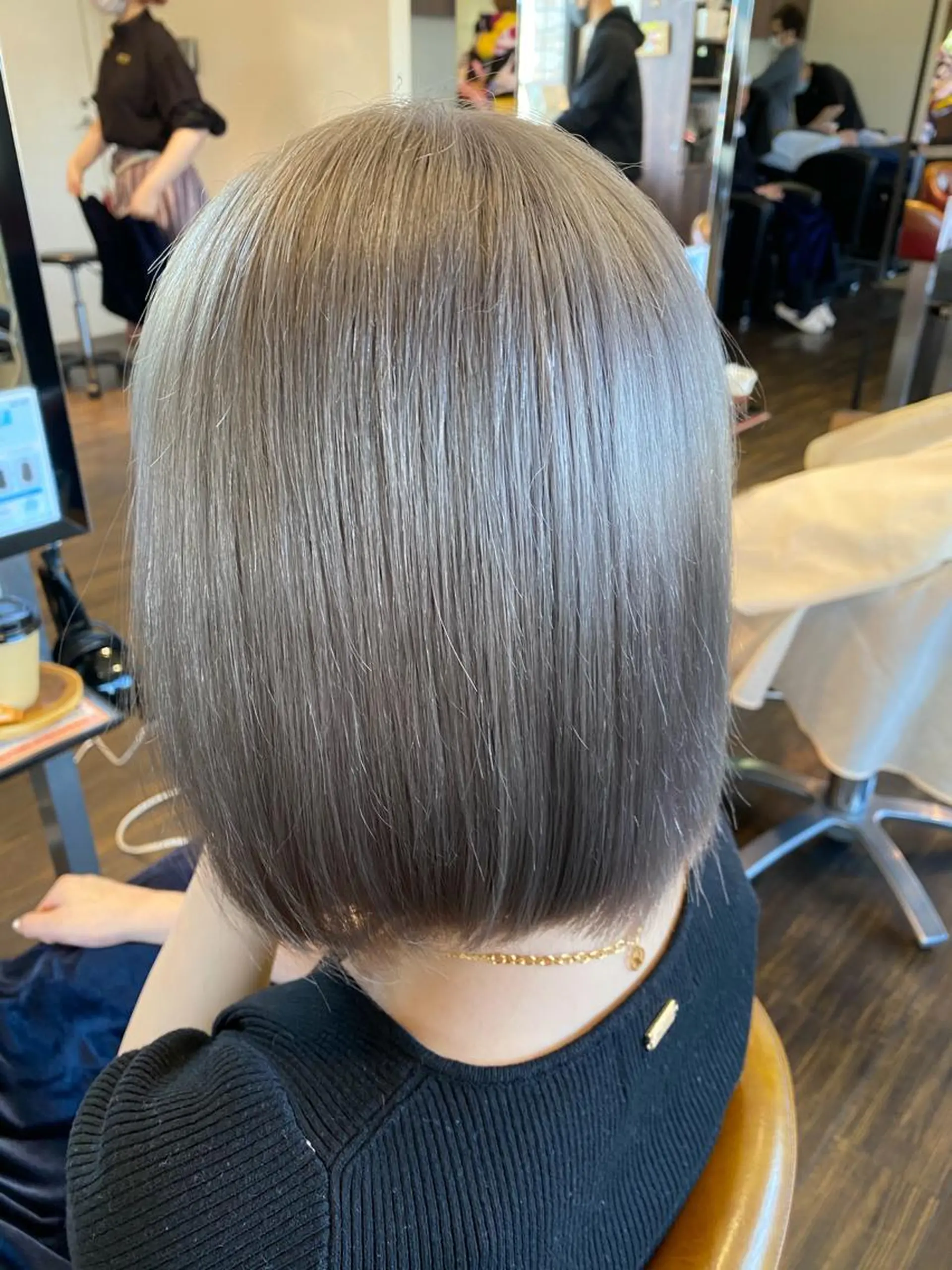 ショート カラー シルバー 西本 夏美のヘアスタイル