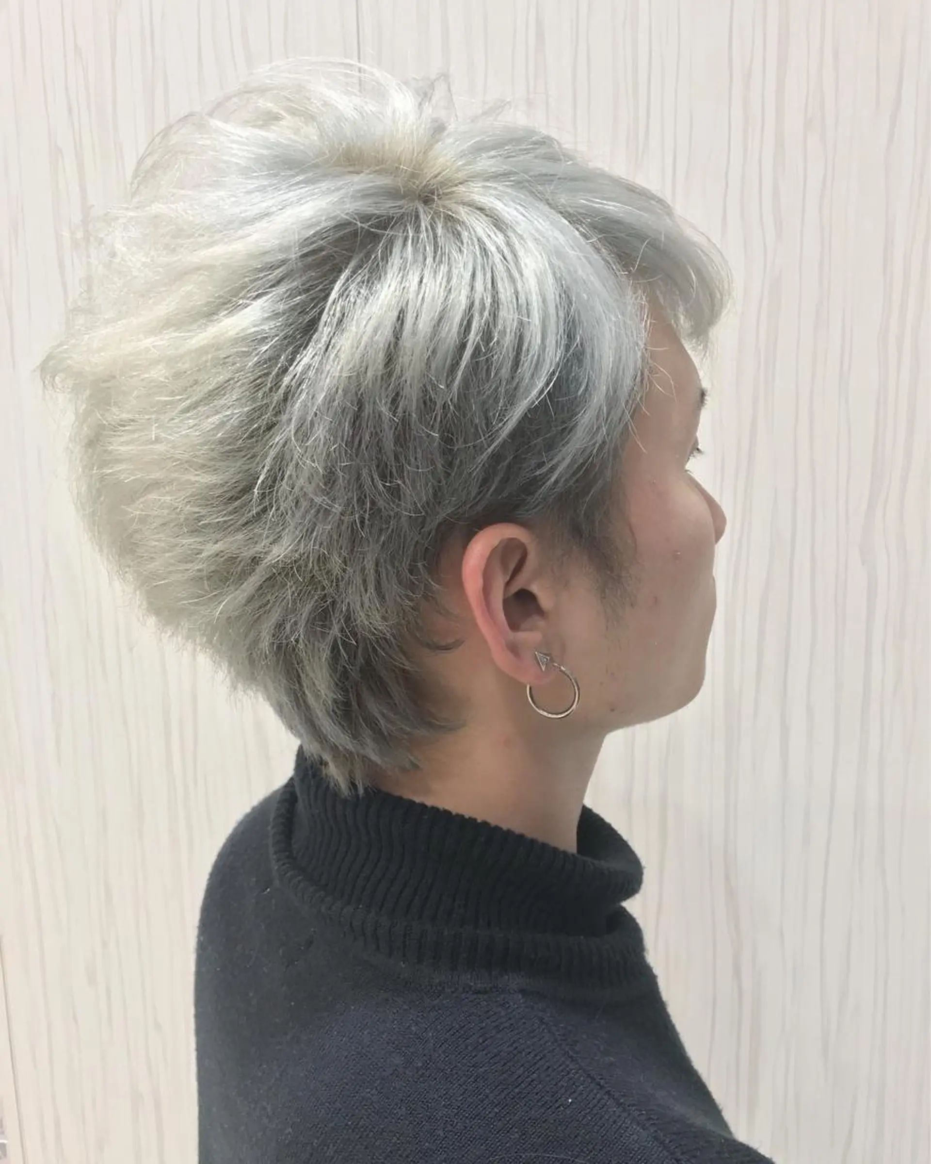 ショート カラー メンズ アッシュ シルバー シルバーアッシュ 中川 拓弥のヘアスタイル