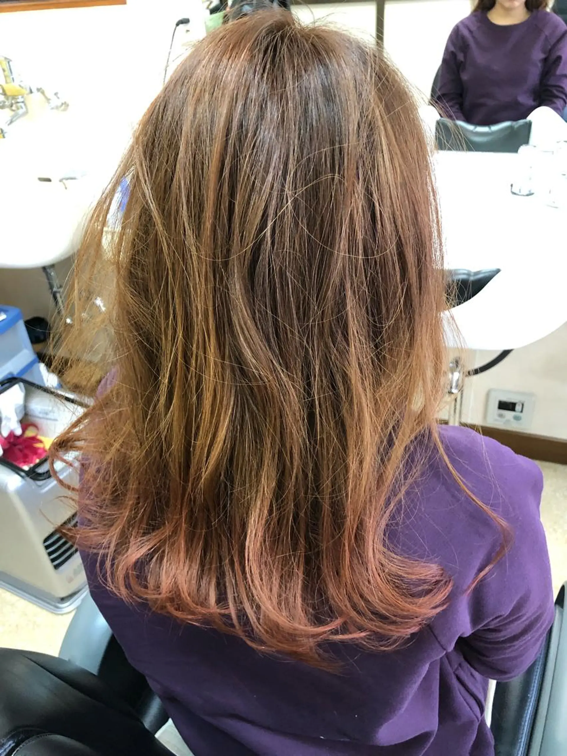 セミロング カラー ピンクカラー レッドカラー カット ヘアカラー ヘアサロン モカ所属・石塚 浩のヘアスタイル