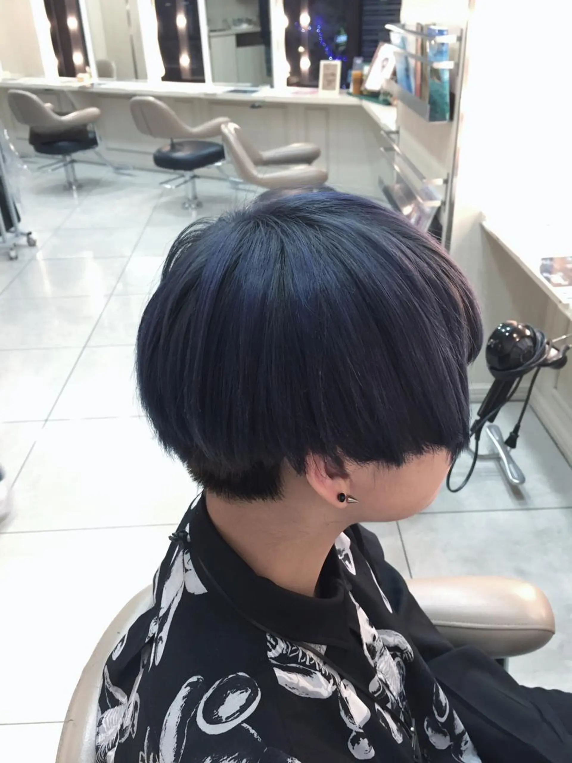 ショート カラー 吉岡 三四朗のヘアスタイル