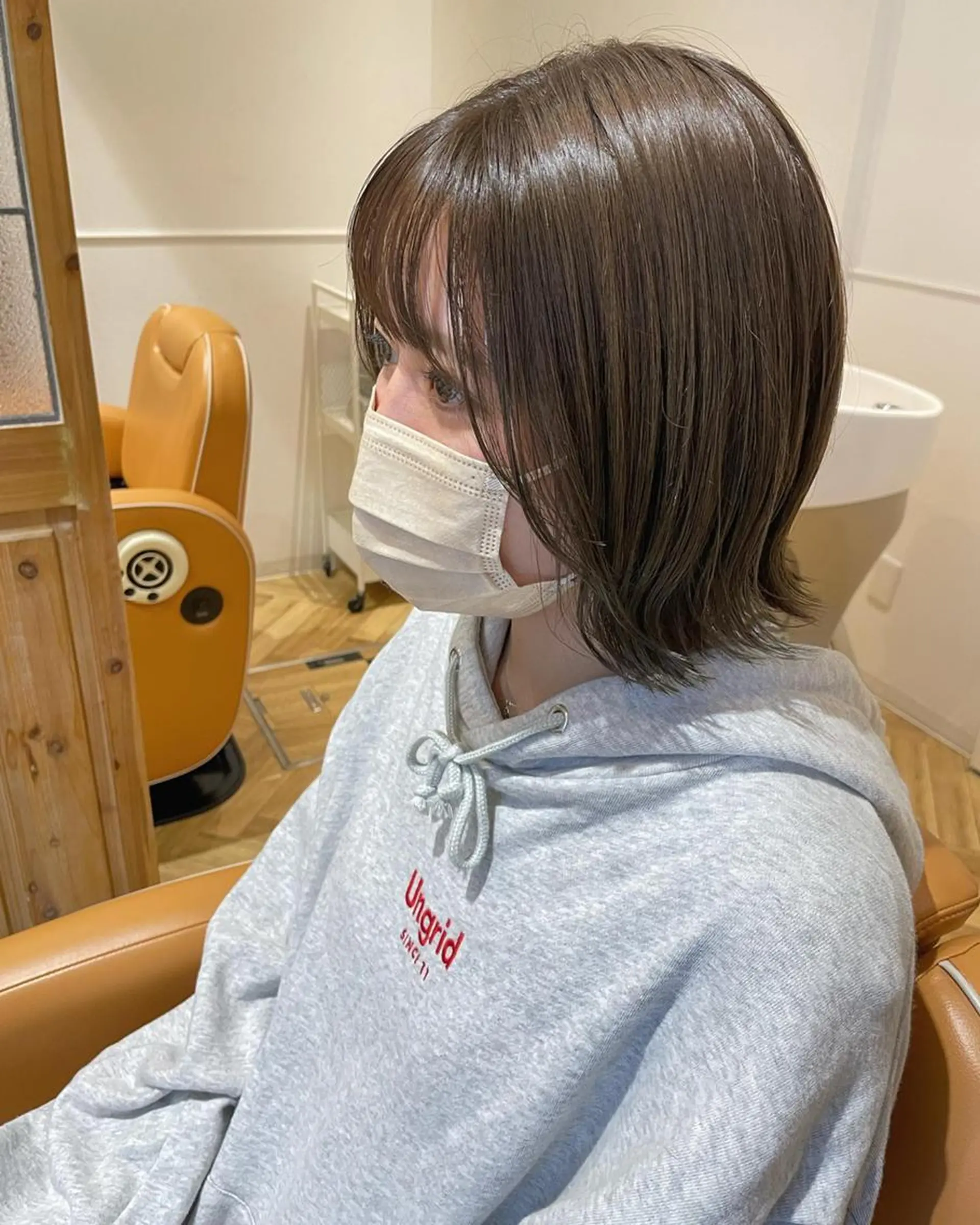 ミディアム カラー パーマ ヘアアレンジ メンズ キッズ ネイル マツエク・マツパ メンズブリーチ ブリーチ 透明感カラー ブリーチなしカラー シルバー 🫧垢抜けヘア🫧 SHIORIのヘアスタイル
