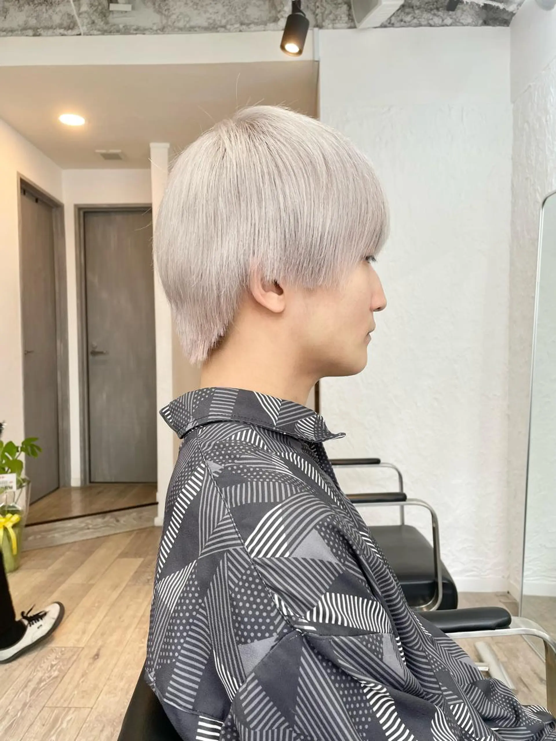 ショート カラー メンズ ヘアカラー トリートメント ヘアセット meme原宿所属・ブロンド・ハイトーン ／遠藤将太のヘアスタイル