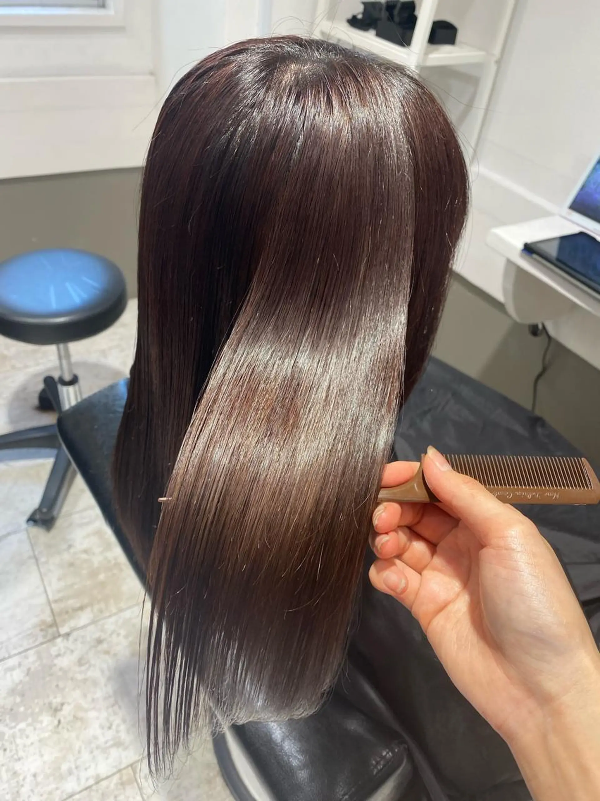 ロング ピンクブラウン カット 縮毛矯正 トリートメント maya レイヤーカットのヘアスタイル