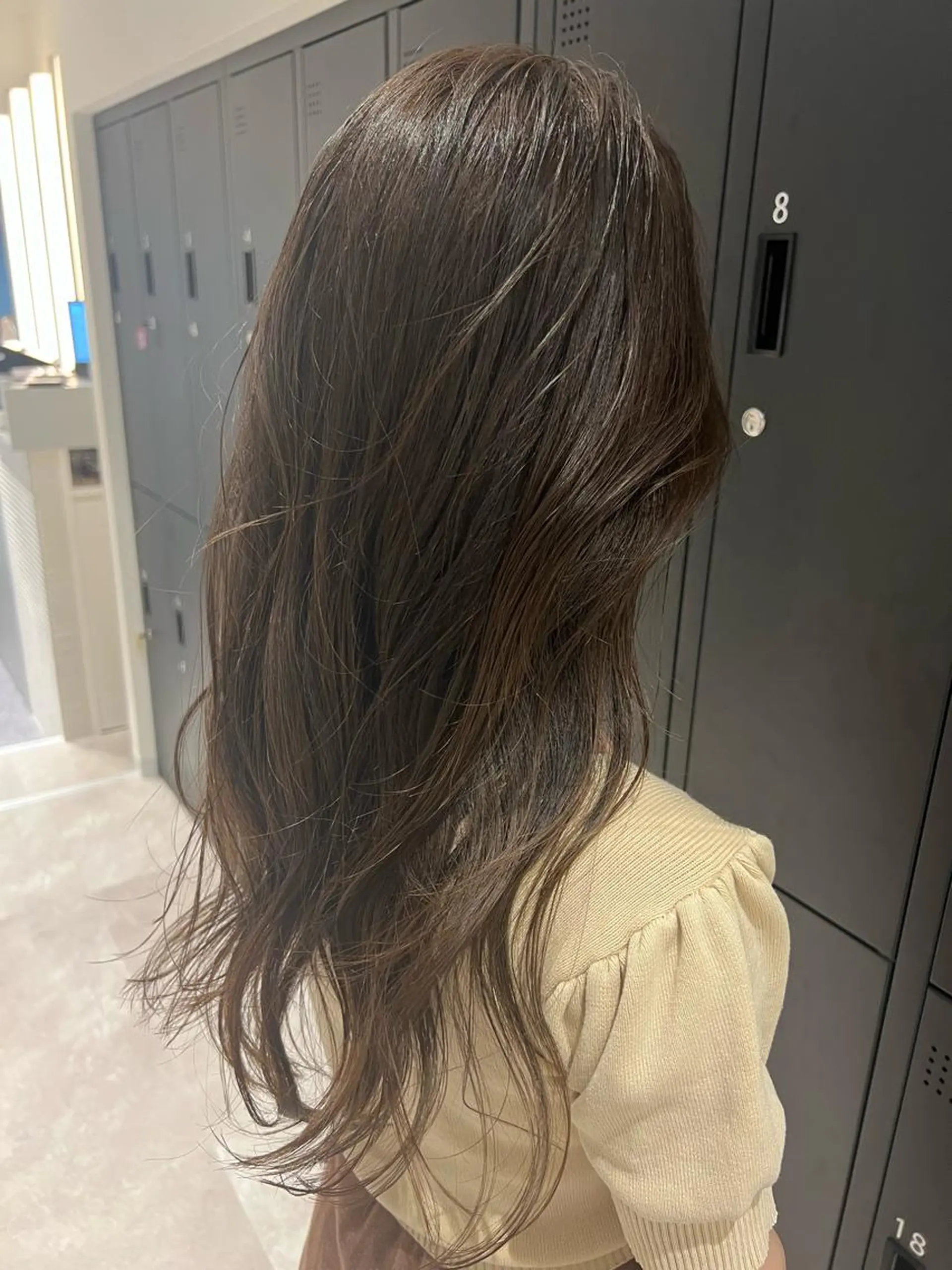 ロング カラー メンズ ベージュカラー グレージュ カット ヘアカラー トリートメント 暗髪カラー🫐パーマ おくだりんかのヘアスタイル