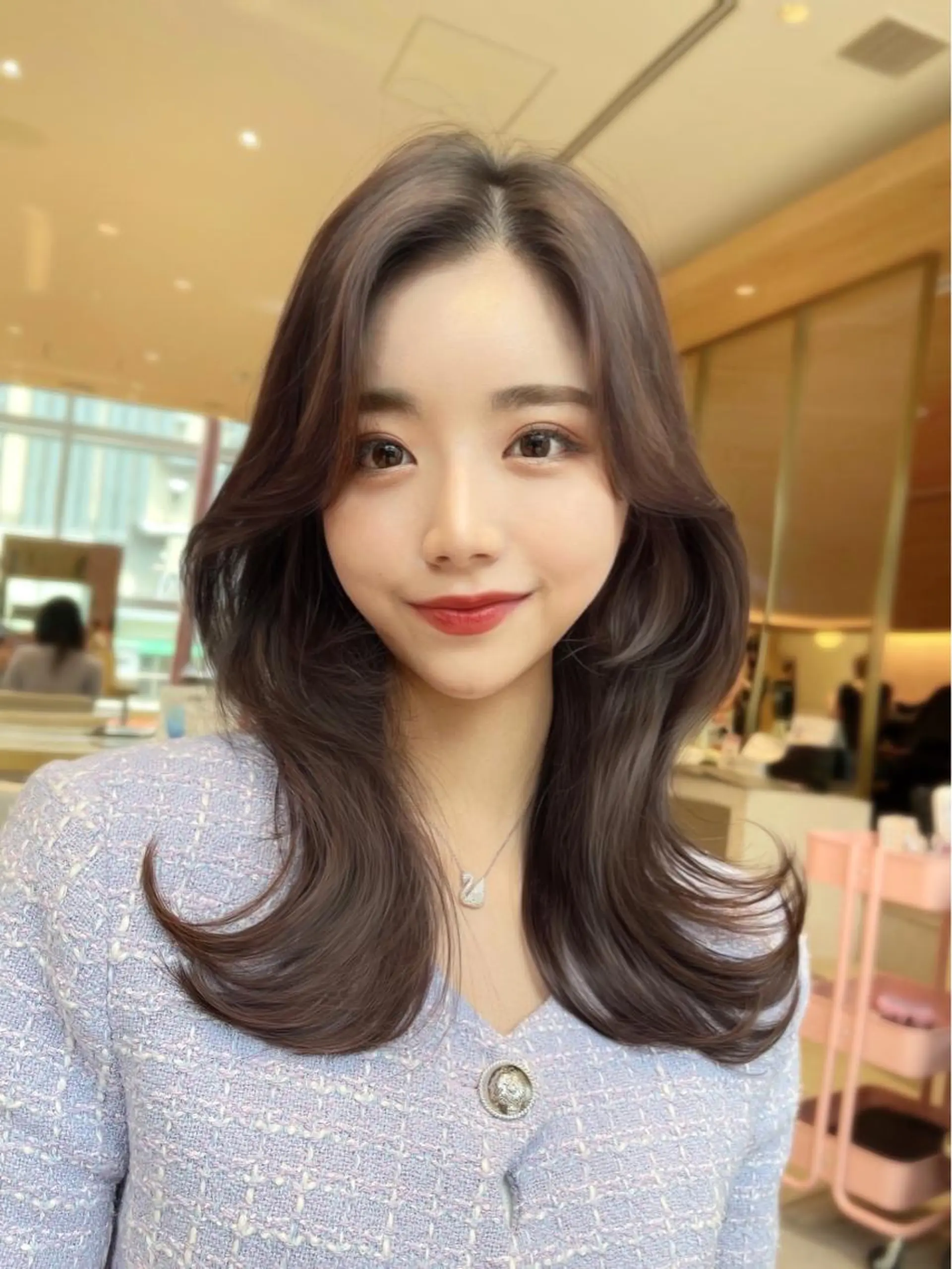 セミロング くびれヘア レイヤーカット 似合わせカット 小顔カット カット ヘアカラー トリートメント ボブパーマ ウルフパーマのヘアスタイル