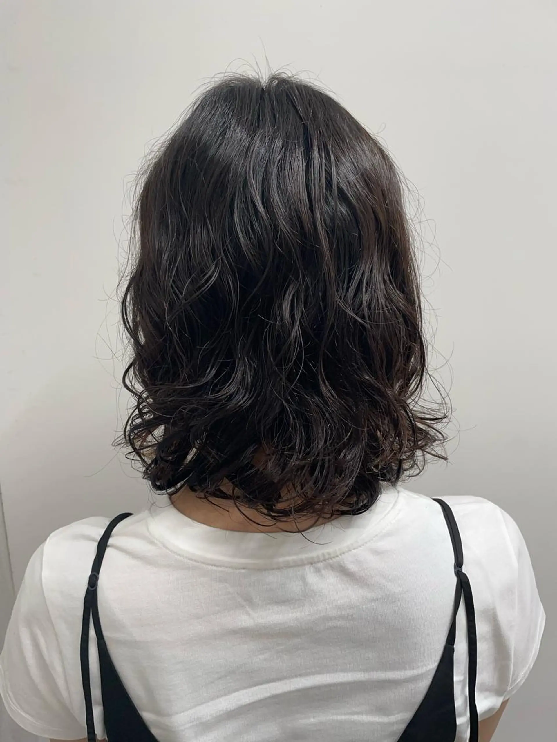 ミディアム カット パーマ 佐々木 芽衣のヘアスタイル