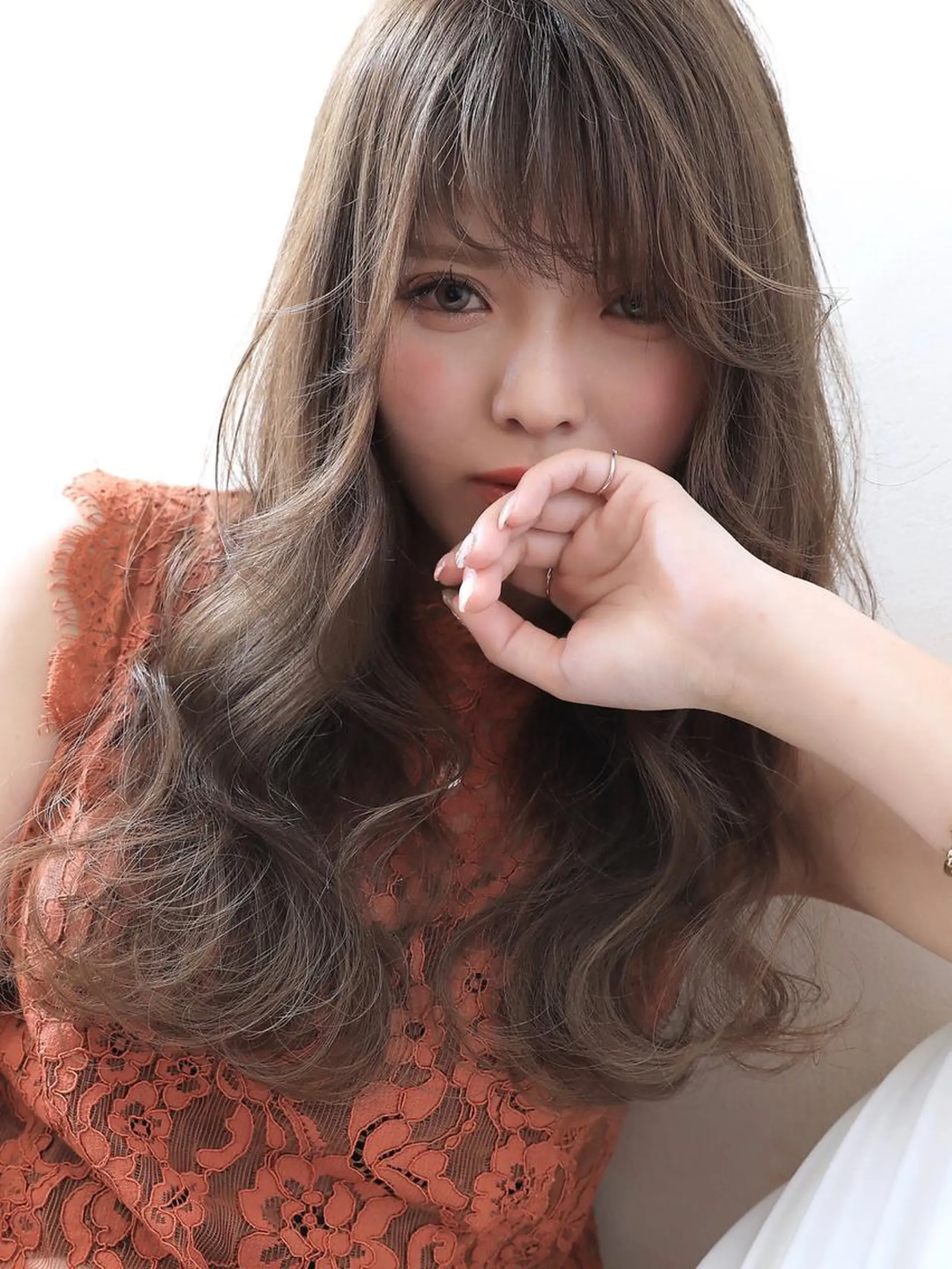 ロング カラー ヘアアレンジ ベージュカラー フォギーベージュ ハイライトカラー ハイライト ロング 縞田 健一のヘアスタイル