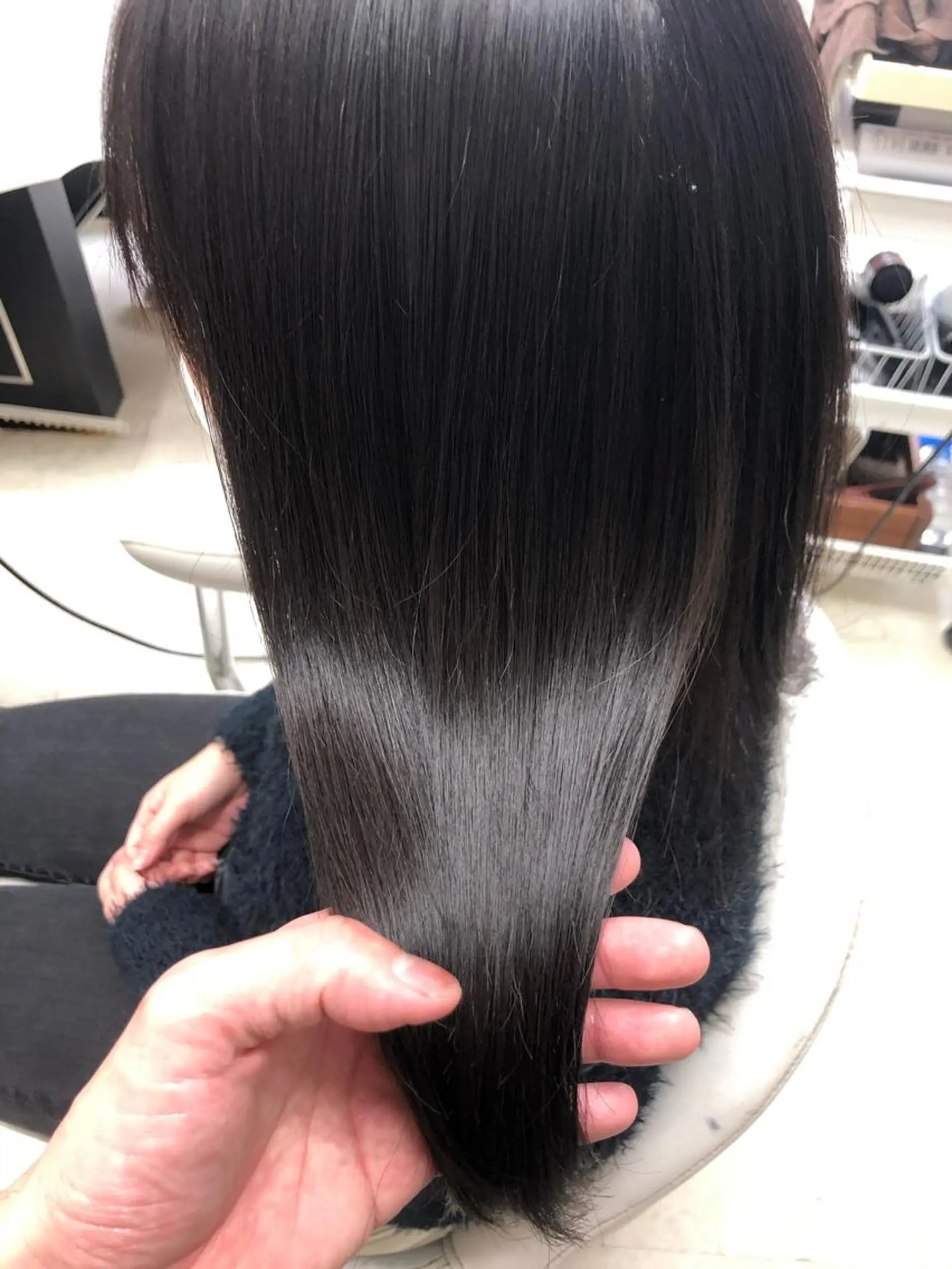 ミディアム カラー カット 縮毛矯正 le. pidorgeのヘアスタイル