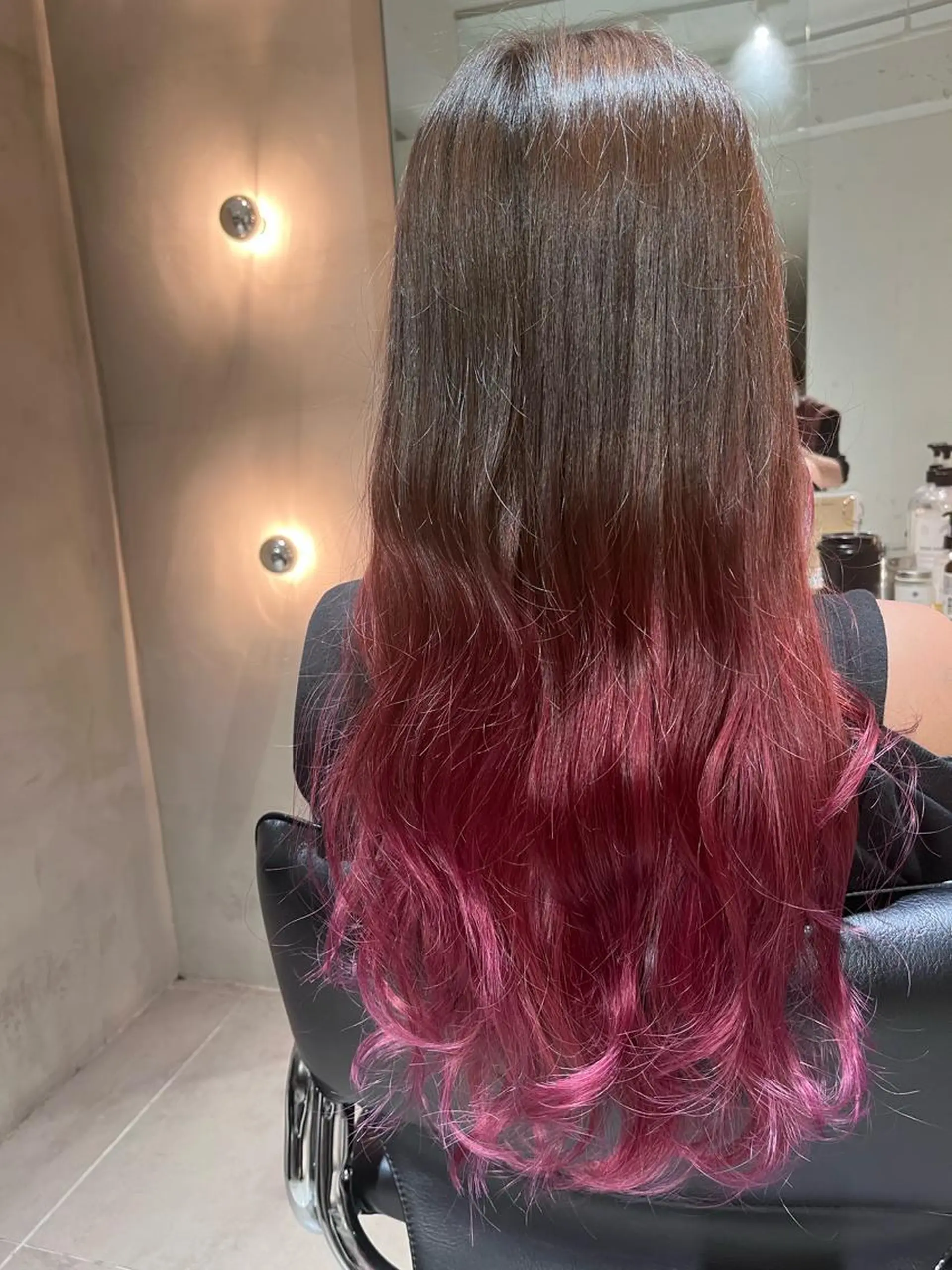 ロング カラー ダブルカラー グラデーションカラー ハイトーンカラー ピンクカラー カジュアルを女っぽく 𝗮𝘆𝗮𝗰𝗼のヘアスタイル