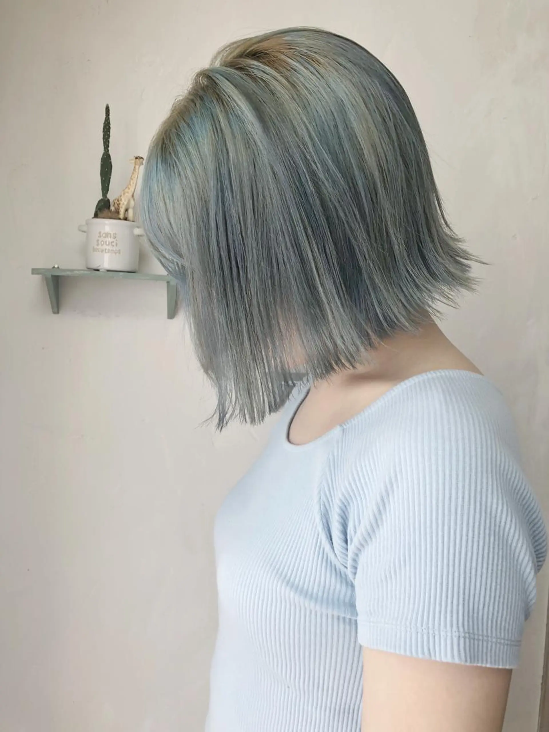 ショート カラー パーマ ヘアアレンジ ブルーカラー 推し活専用 【派手髪】飯野ゆかりのヘアスタイル