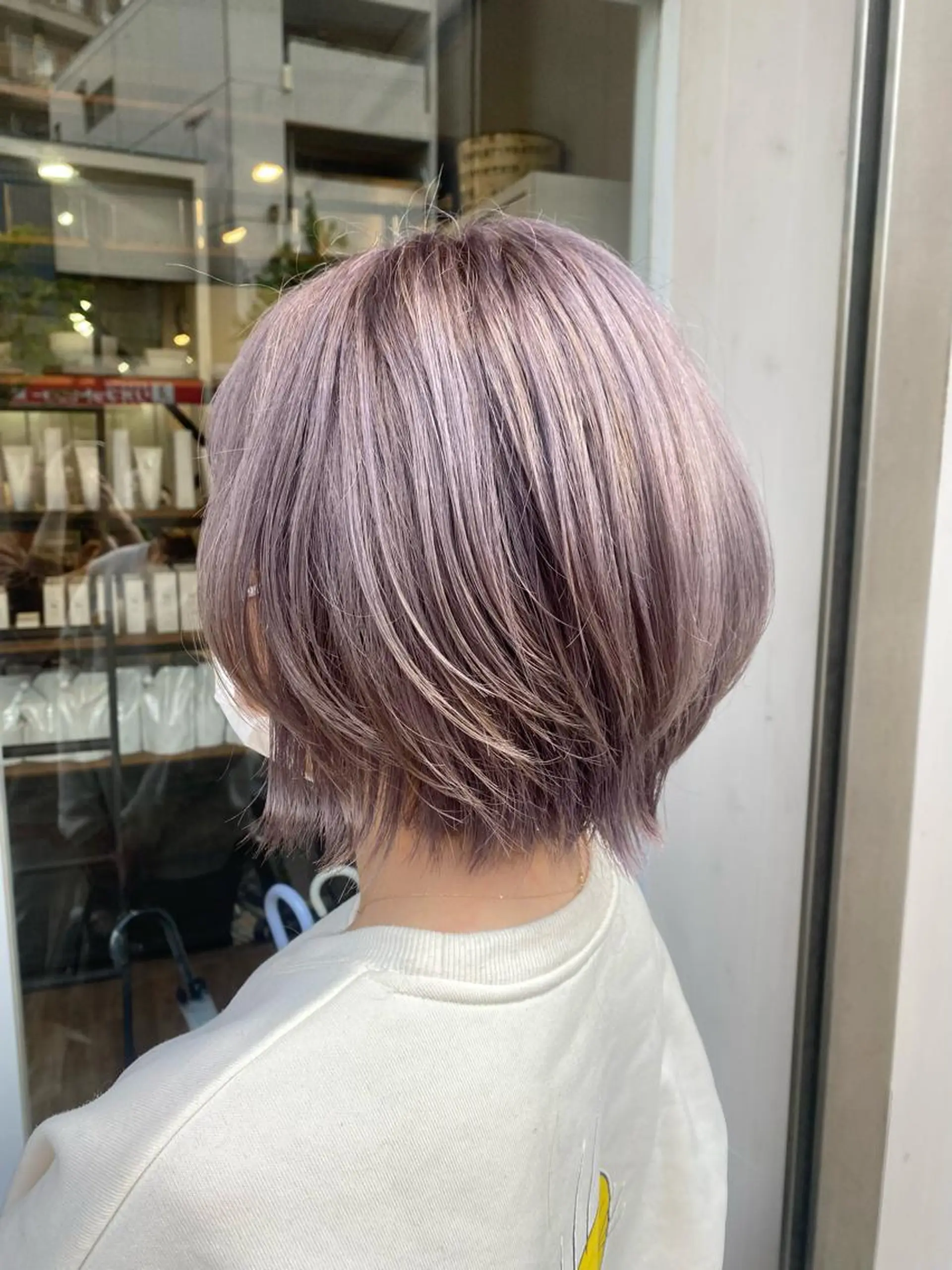ショート カラー ボブレイヤー ラベンダーカラー シルバー ボブ レイヤーカット たなか もえなのヘアスタイル