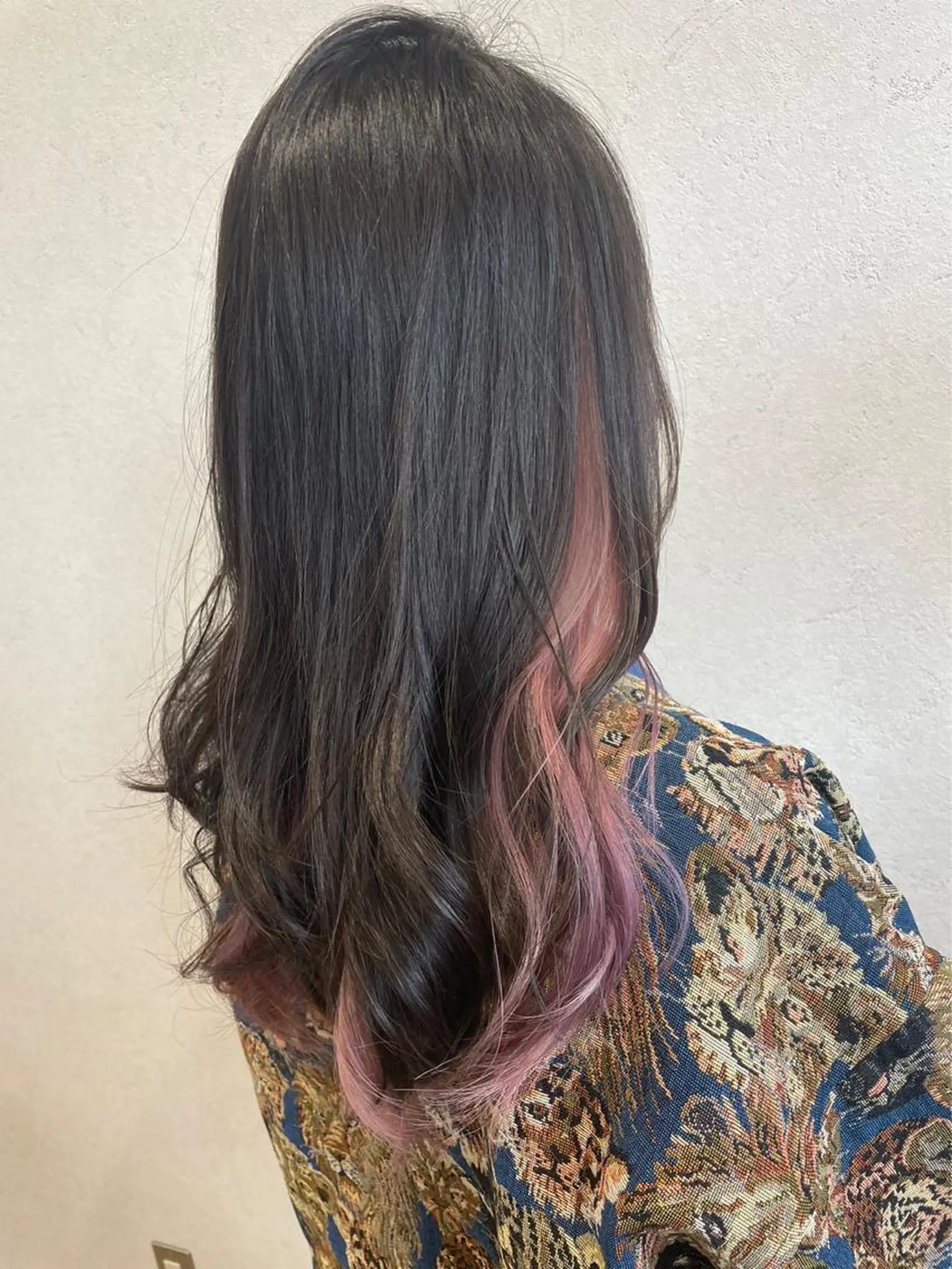 カラー 岡村 真子のヘアスタイル